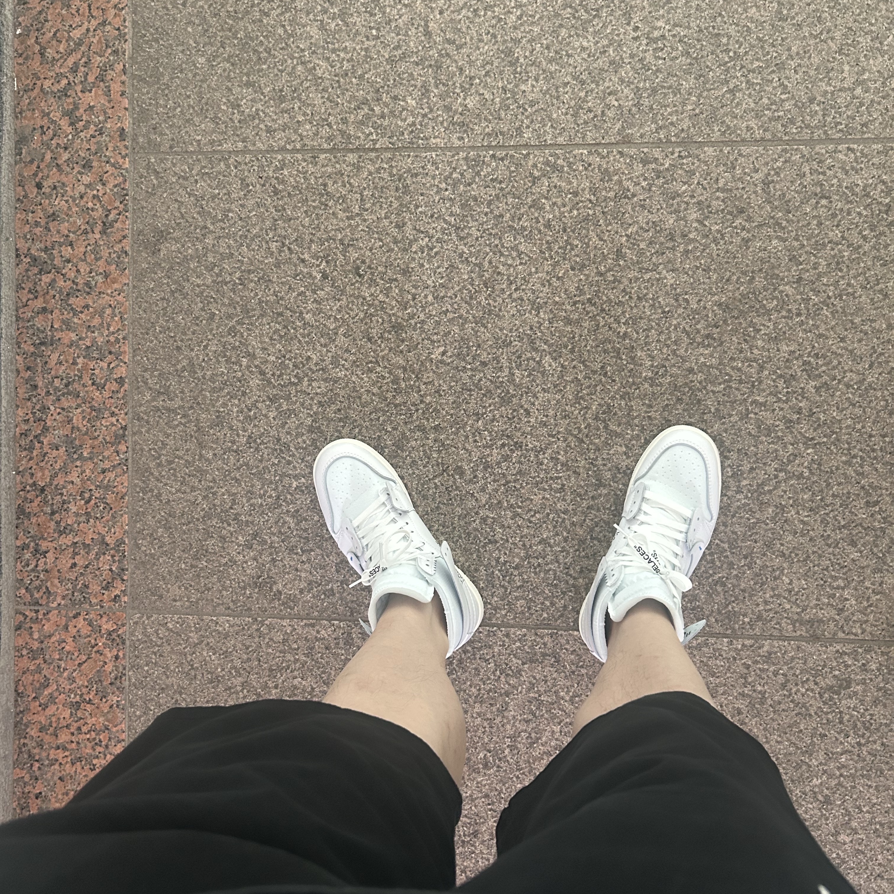 Jordan 1 x Virgil Abloh Archive Retro High Alaska White 착용 스타일 - 2