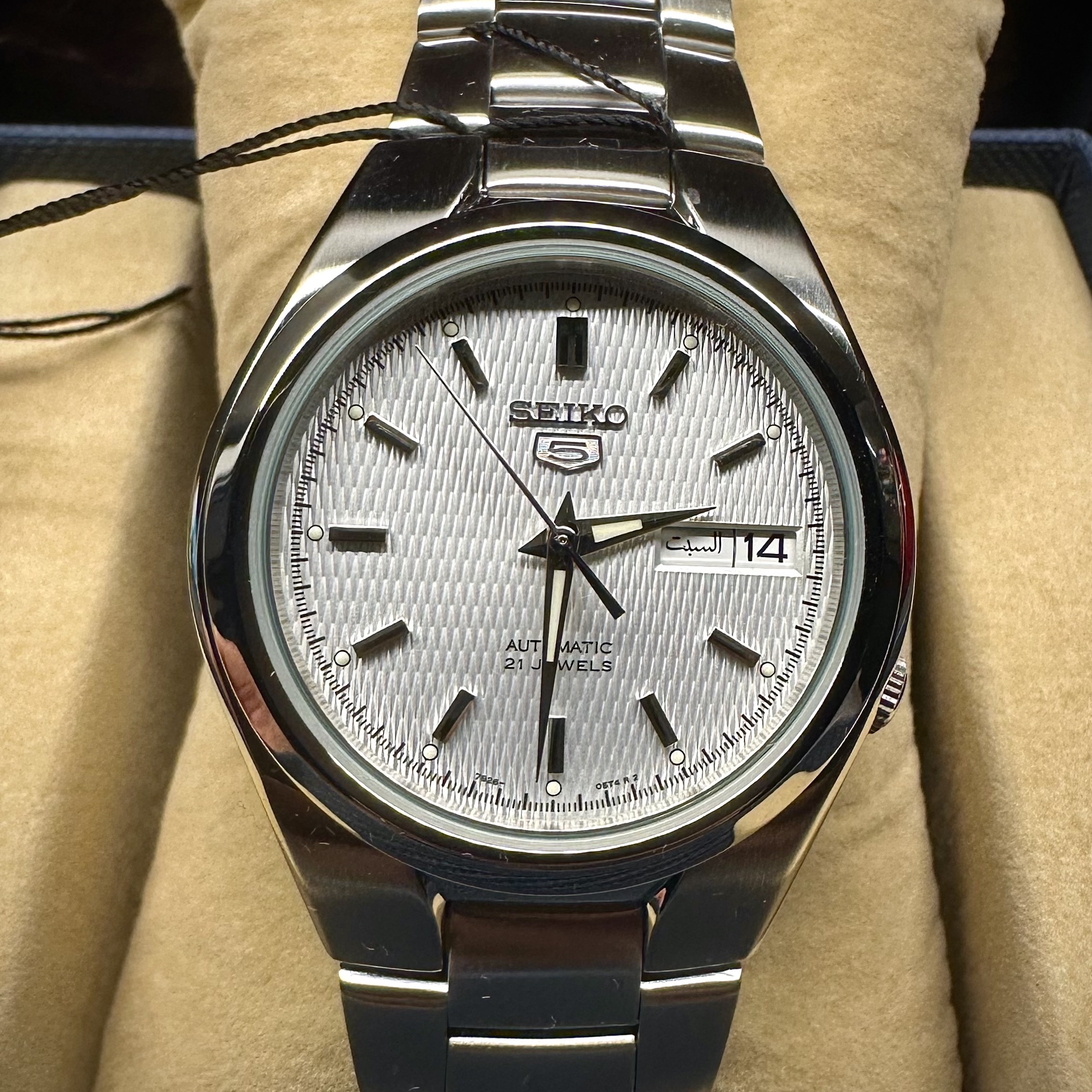 Seiko 5 SNK601K1 Silver Sunray 착용 스타일