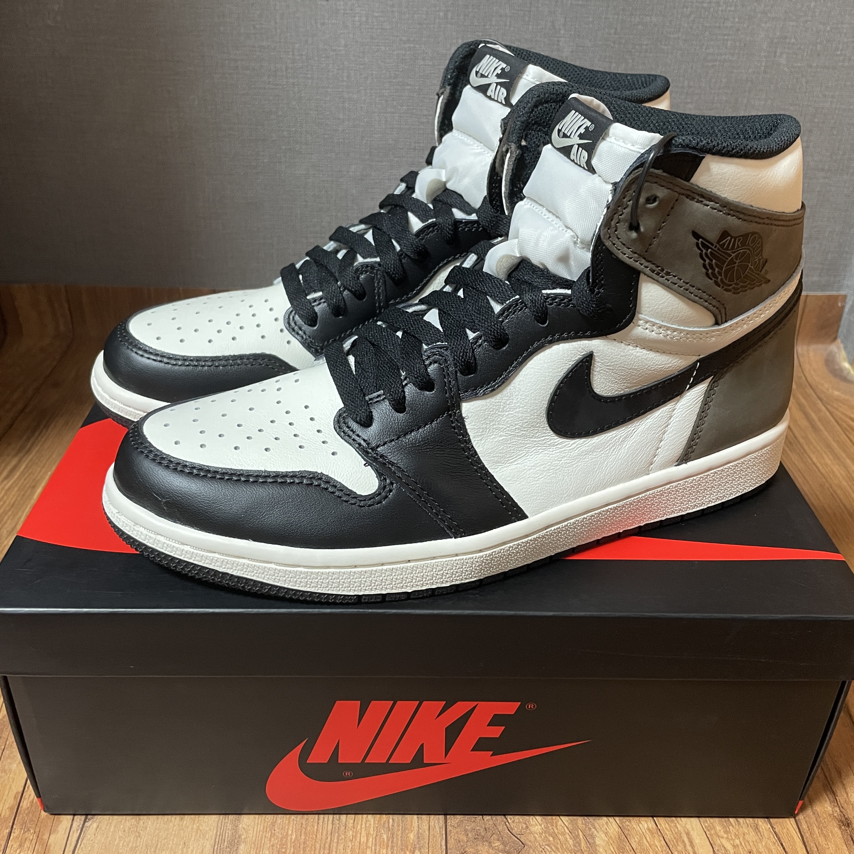 Jordan 1 Retro High OG Black Mocha 착용 스타일