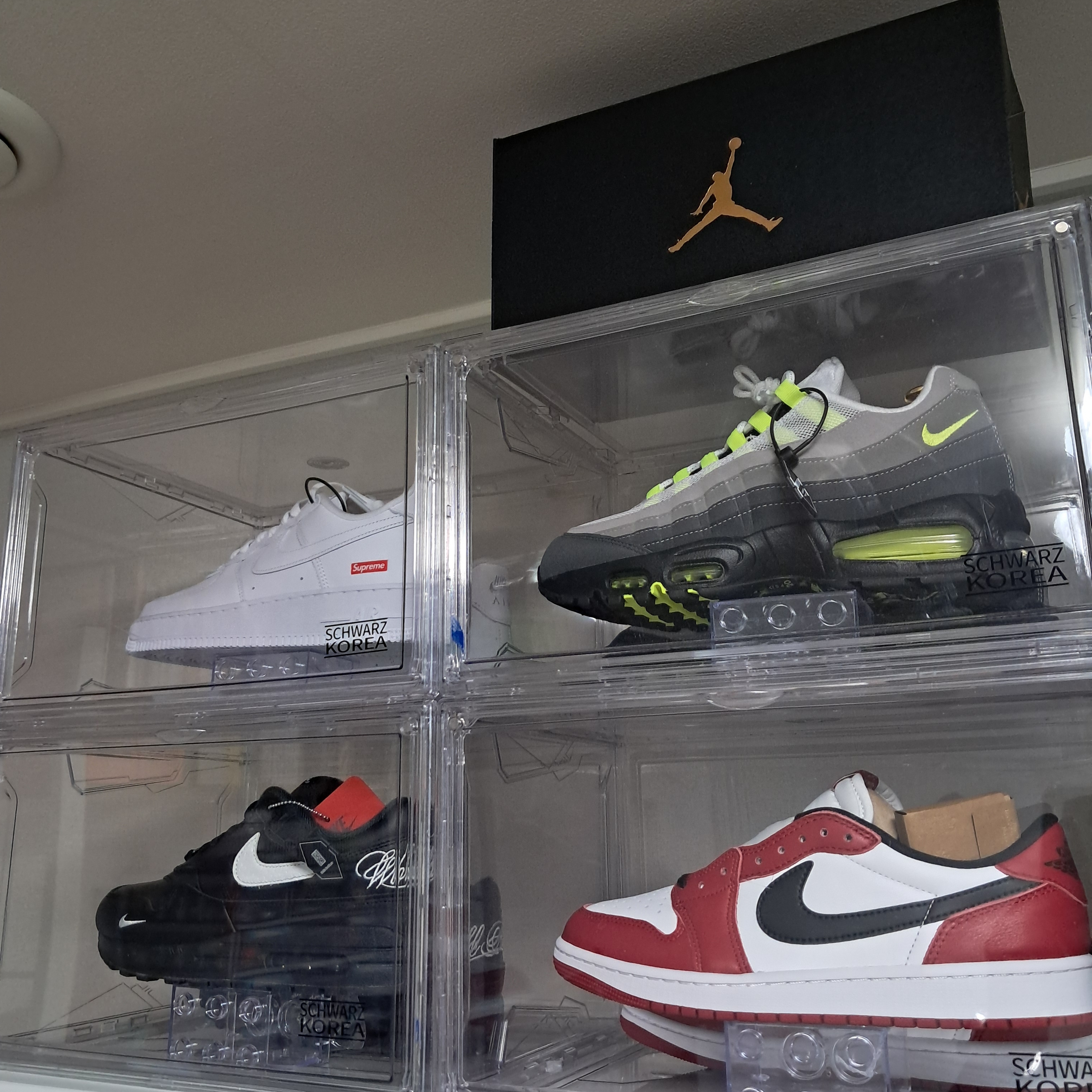 Jordan 1 Retro Low OG Chicago, Nike Air Max 95 OG Neon Yellow 2020 착용 스타일 - 1