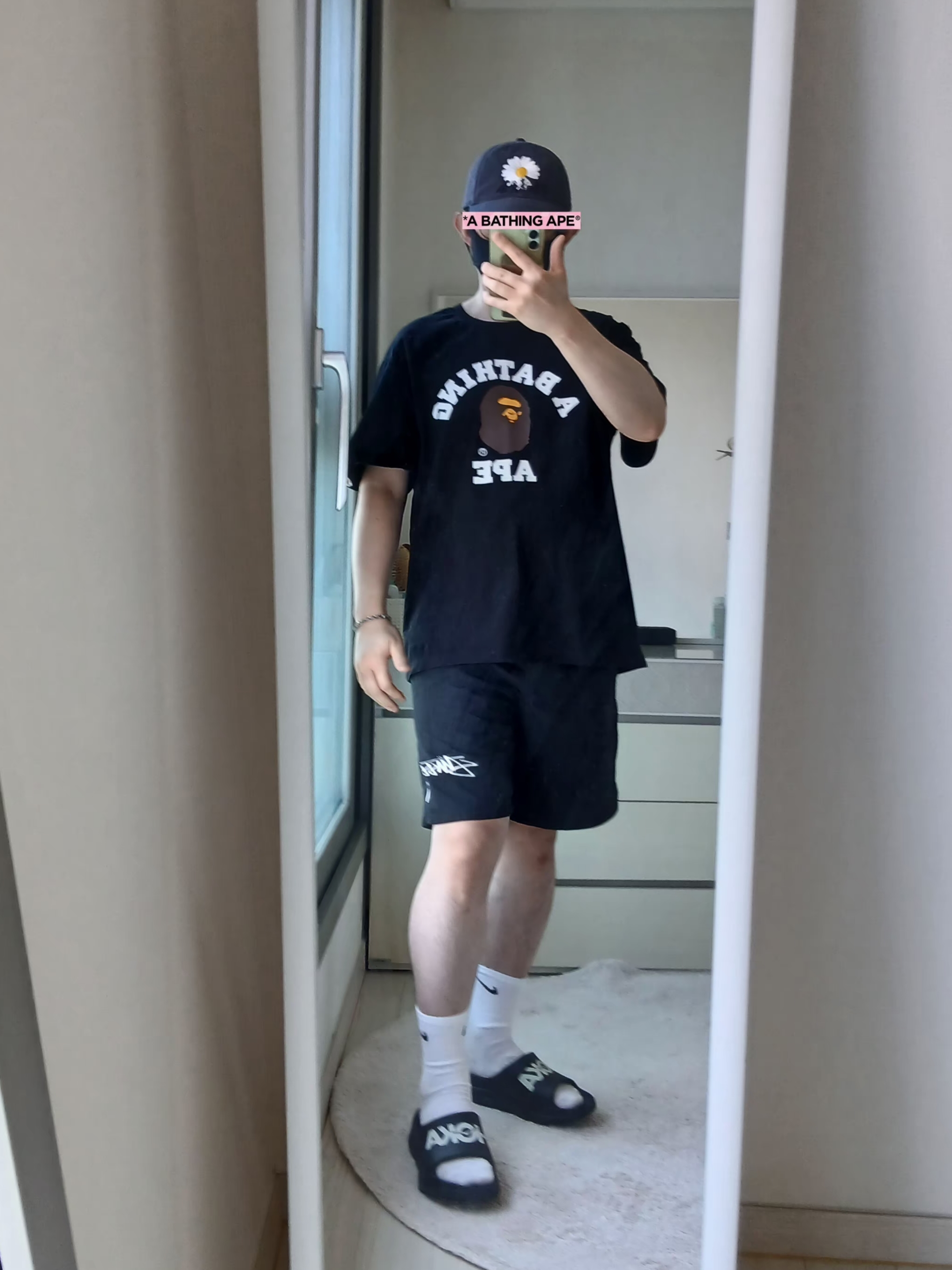 Peaceminusone x Toy Story The First Fan Cap 01 Dark Grey, BAPE College T-Shirt Black 착용 스타일 - 6