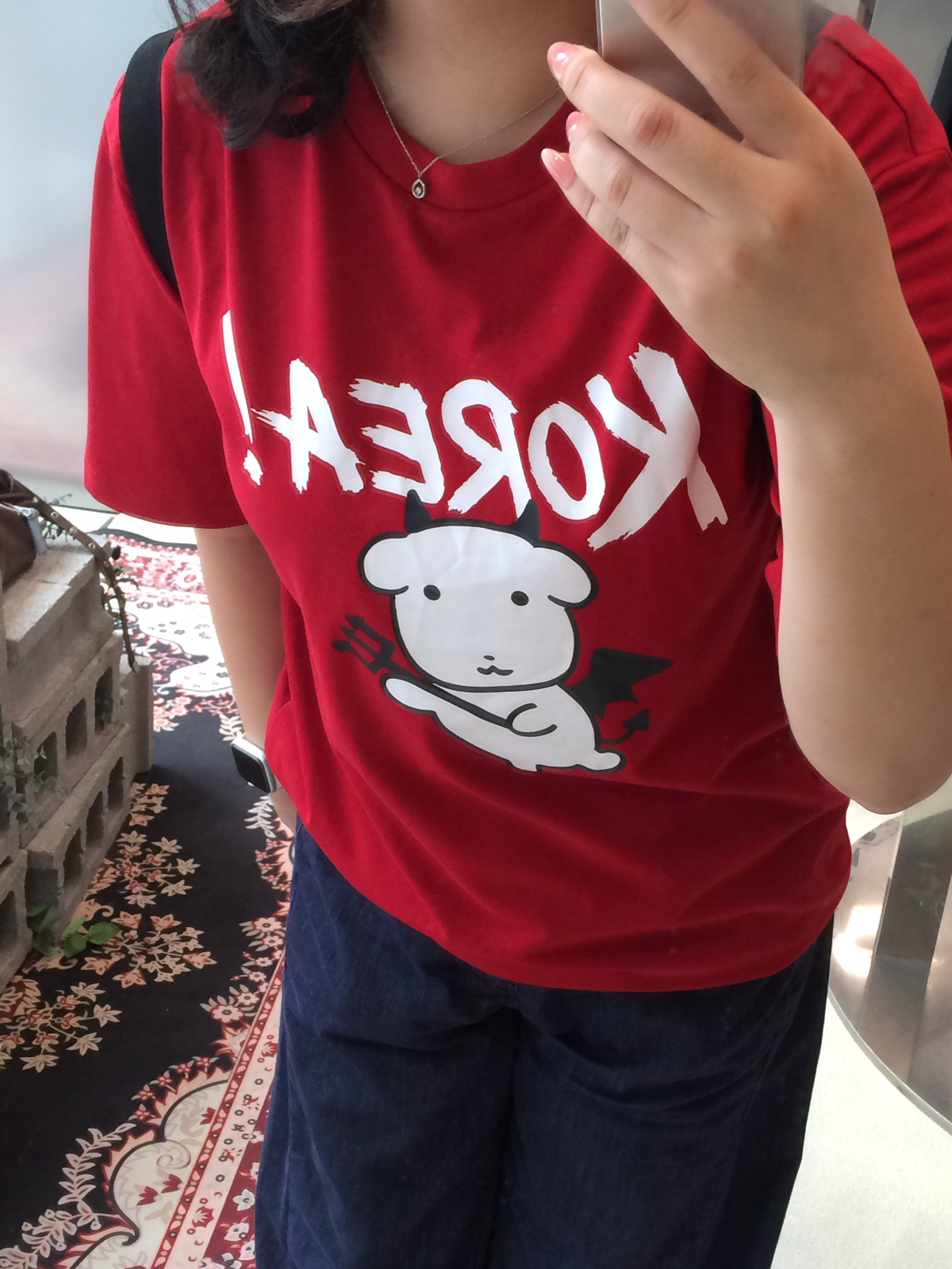 Spao x Ganadi Short Sleeve T-Shirt Red 착용 스타일 - 3