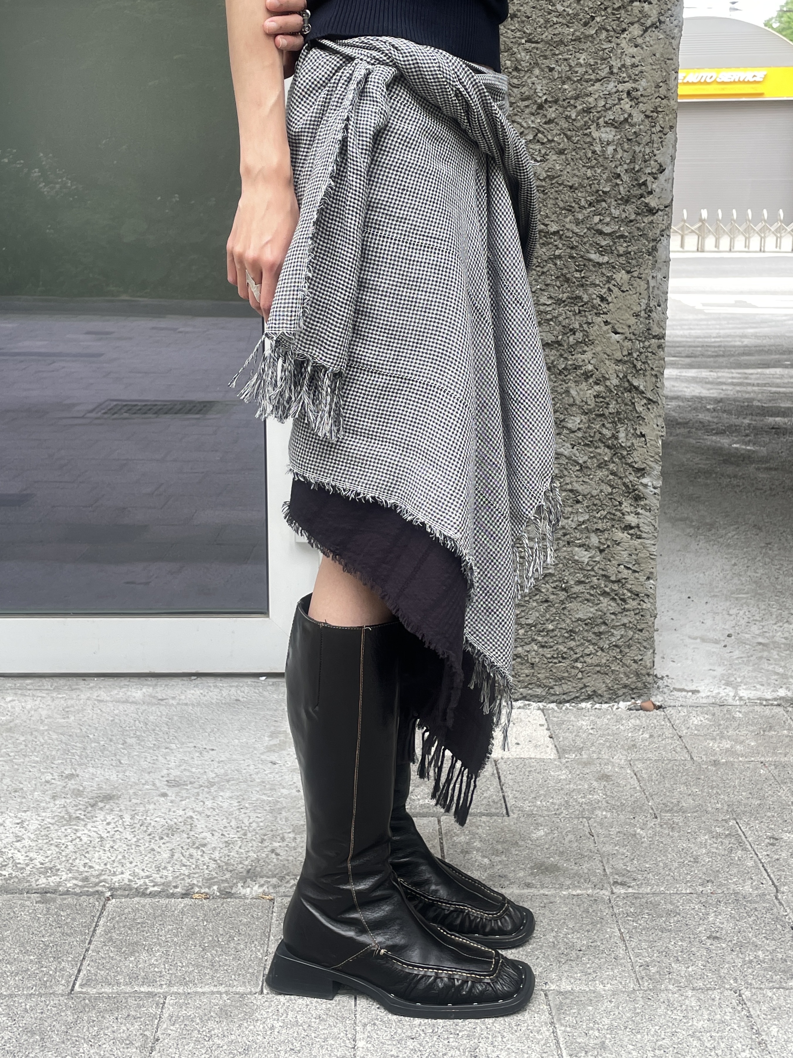 Millo Archive Melt 3Way Scalf Check Gray, Millo Archive Melt 3Way Scalf Deep Charcoal 착용 스타일 - 1