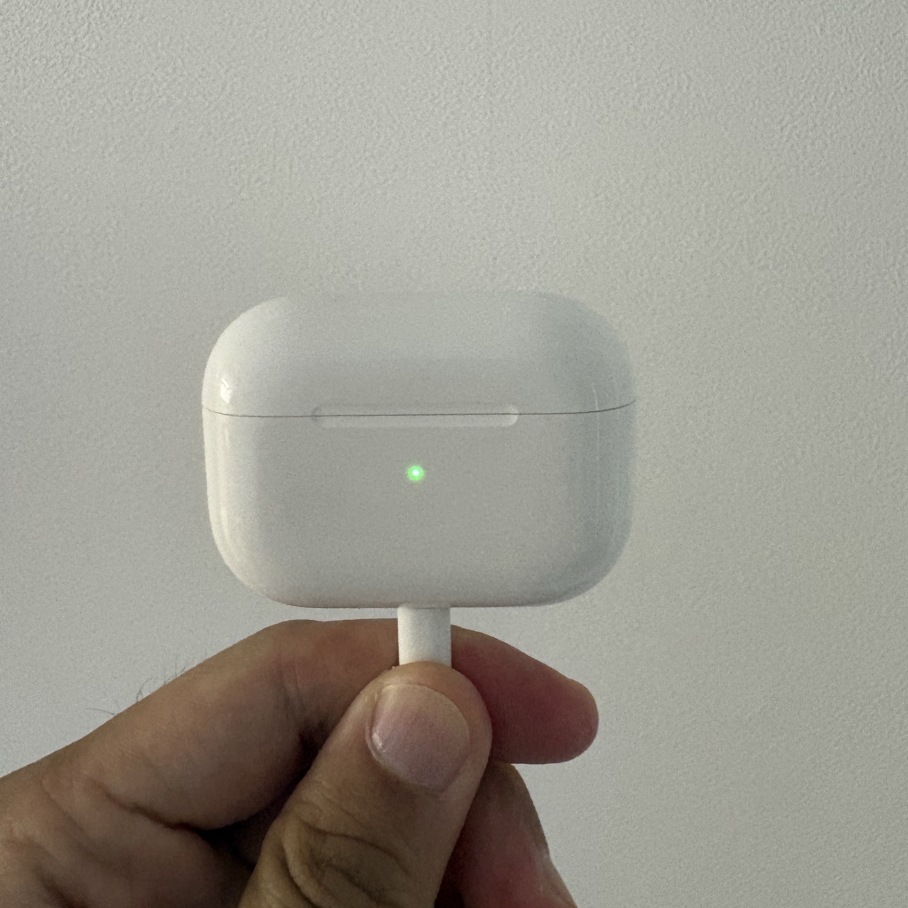 [A등급] Refurbished Apple AirPods Pro 1st Gen 착용 스타일