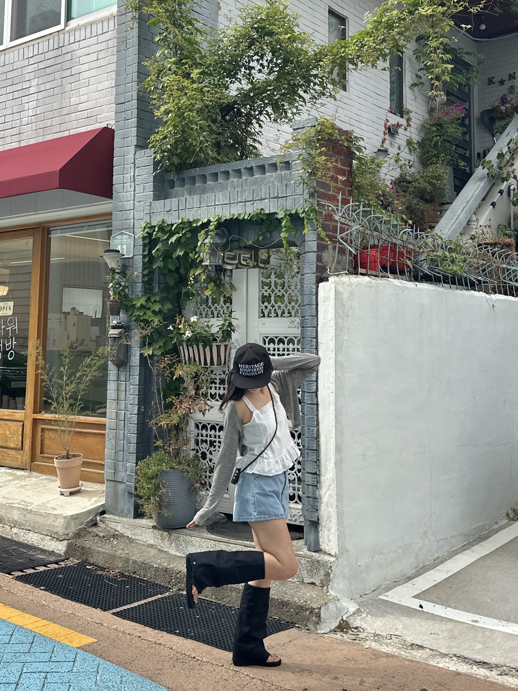 Human Made Heart Beaded Bag Black 착용 스타일 - 4