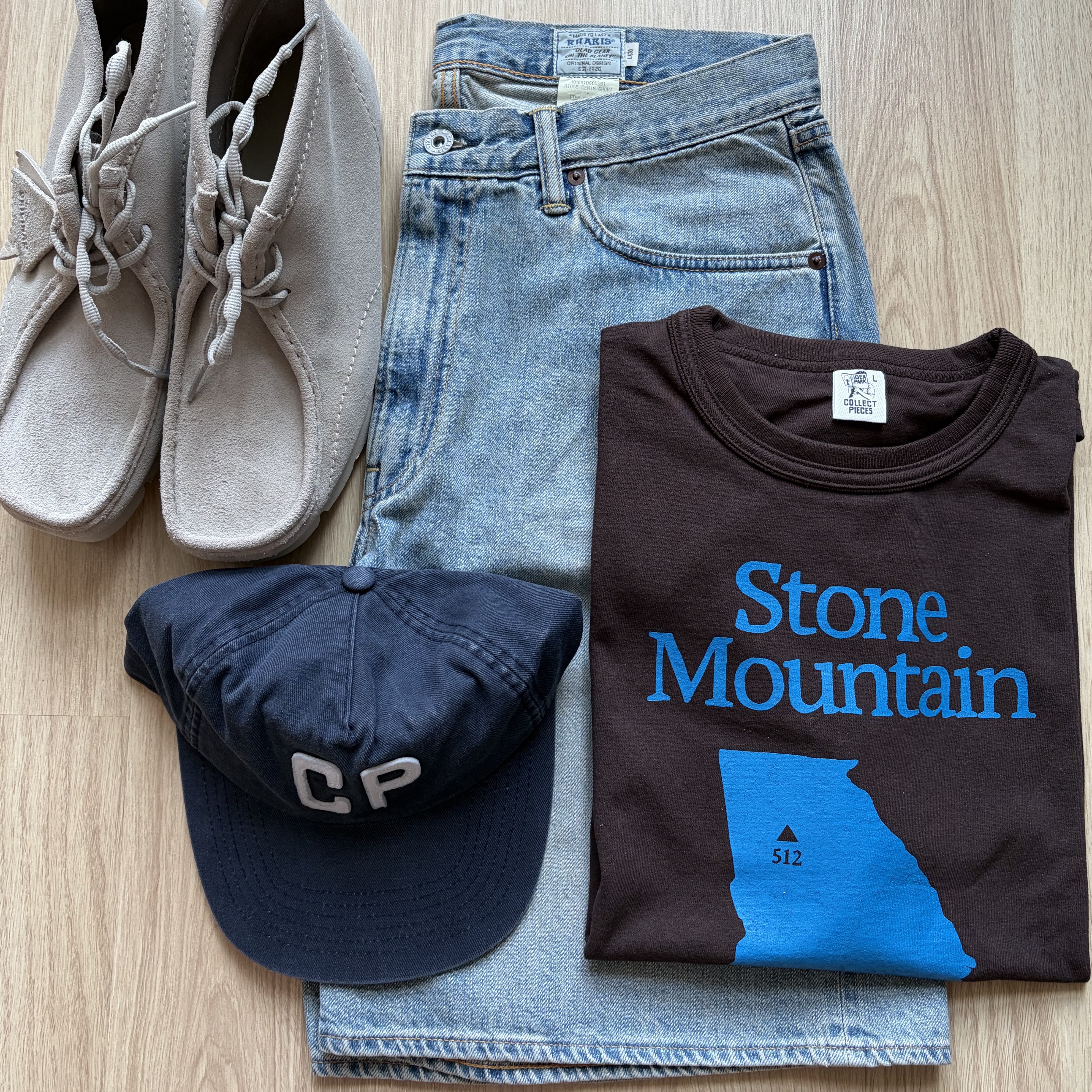 Collect Pieces Georgia T-Shirt Brown, Collect Pieces CP 5 Panel Cap Blue Navy 착용 스타일 - 1