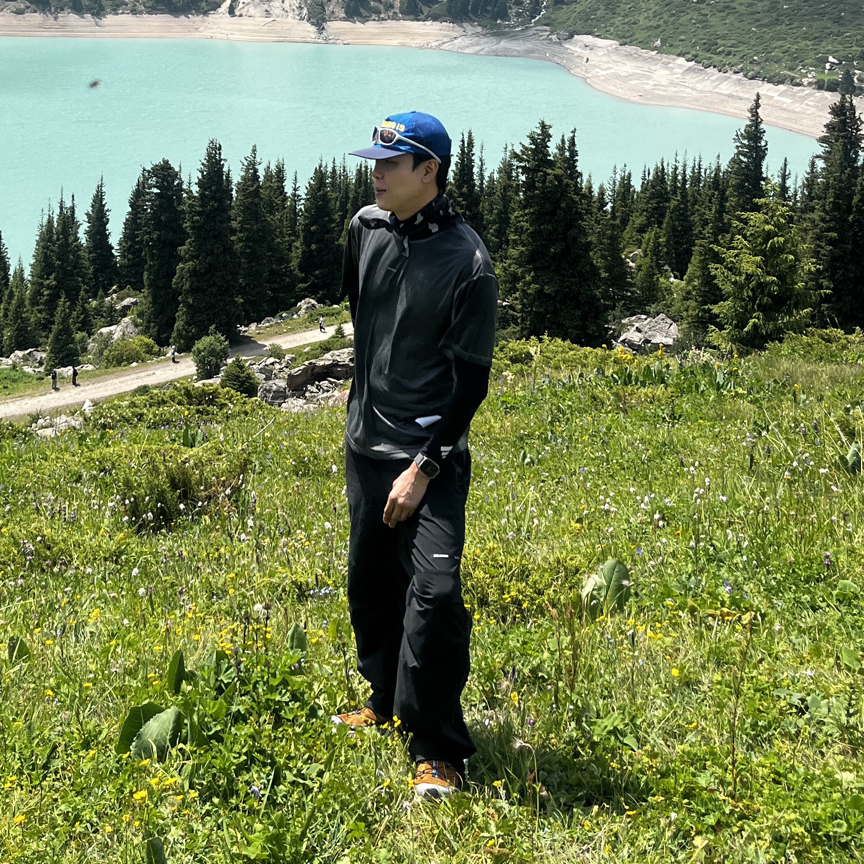 Alex Zono Running Is My Best Friend Trucker Blue, Salomon XT-6 Cathay Spice 착용 스타일 - 1