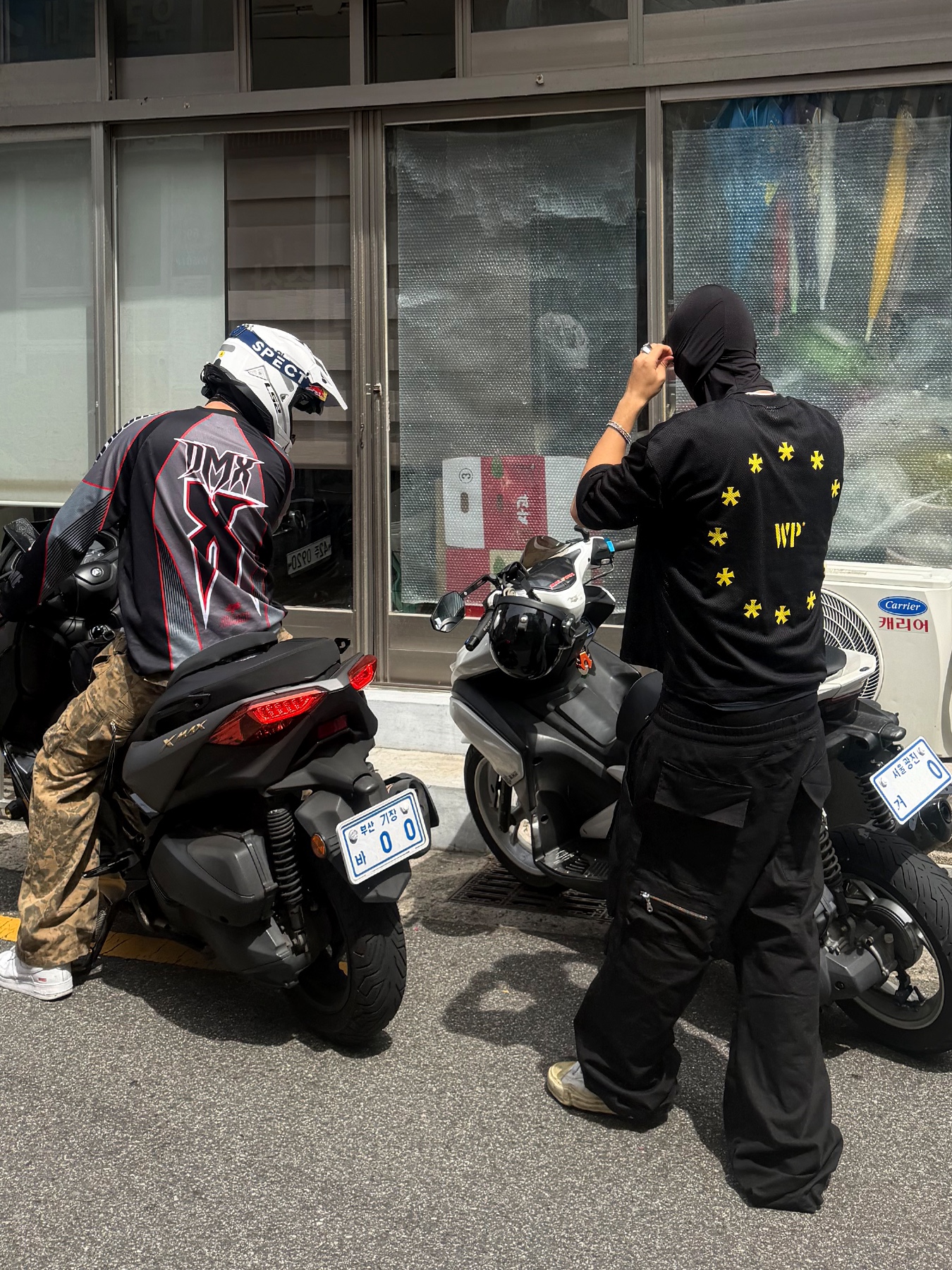 Wapworks Wide Safety Cargo Pants Black, Wapworks Wide crop T black 착용 스타일 - 1