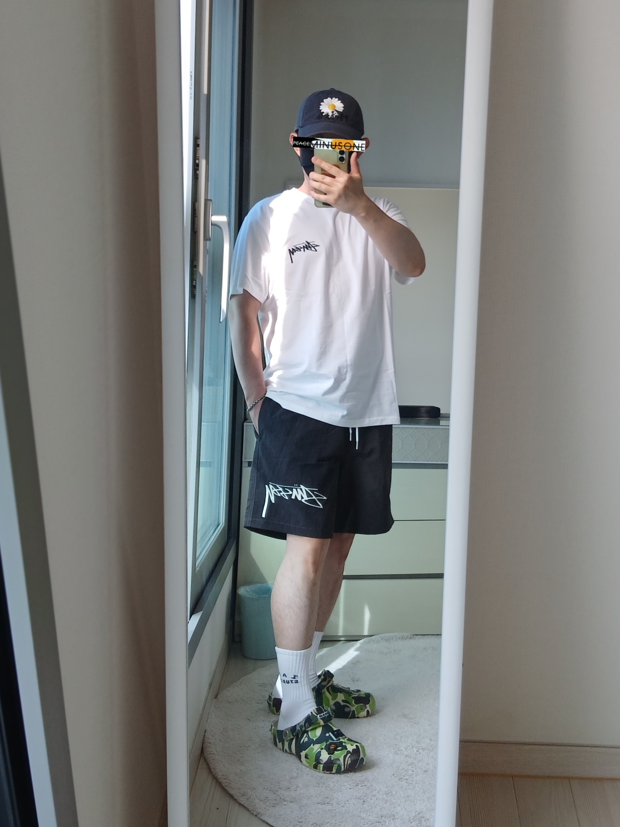 Stussy Wave Dye Nylon Shorts Black, Stussy Kittens T-Shirt White 착용 스타일 - 2