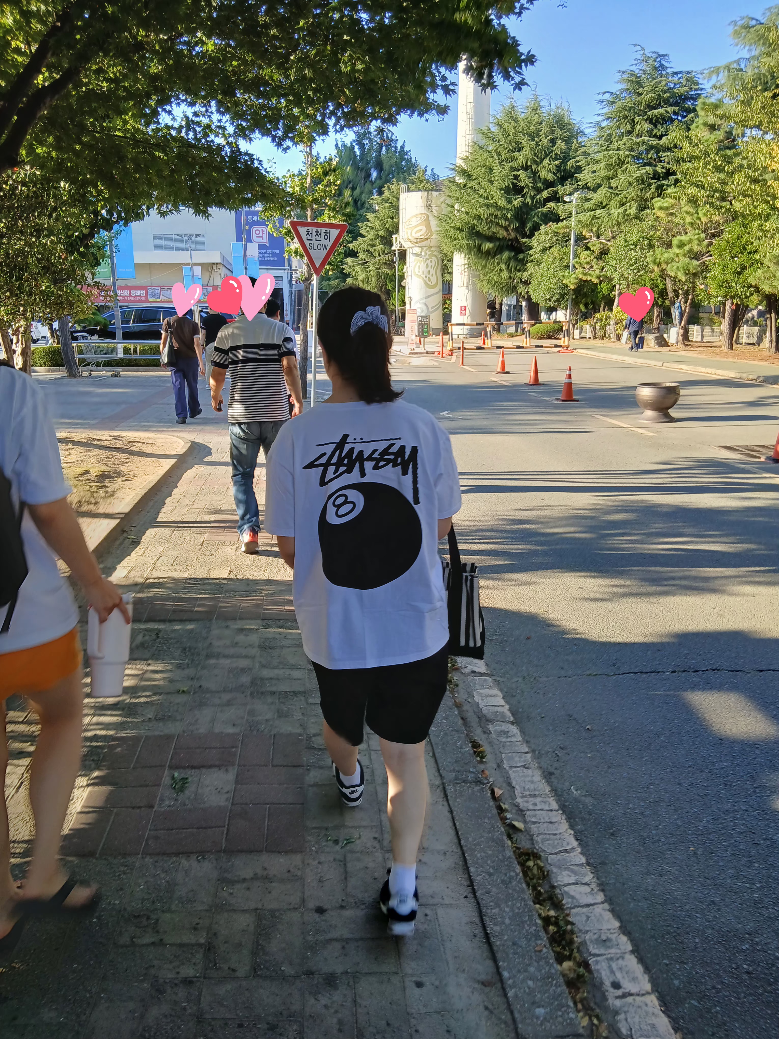Stussy 8 Ball T-Shirt White, Stussy Big Basic Water Shorts Black 착용 스타일 - 3