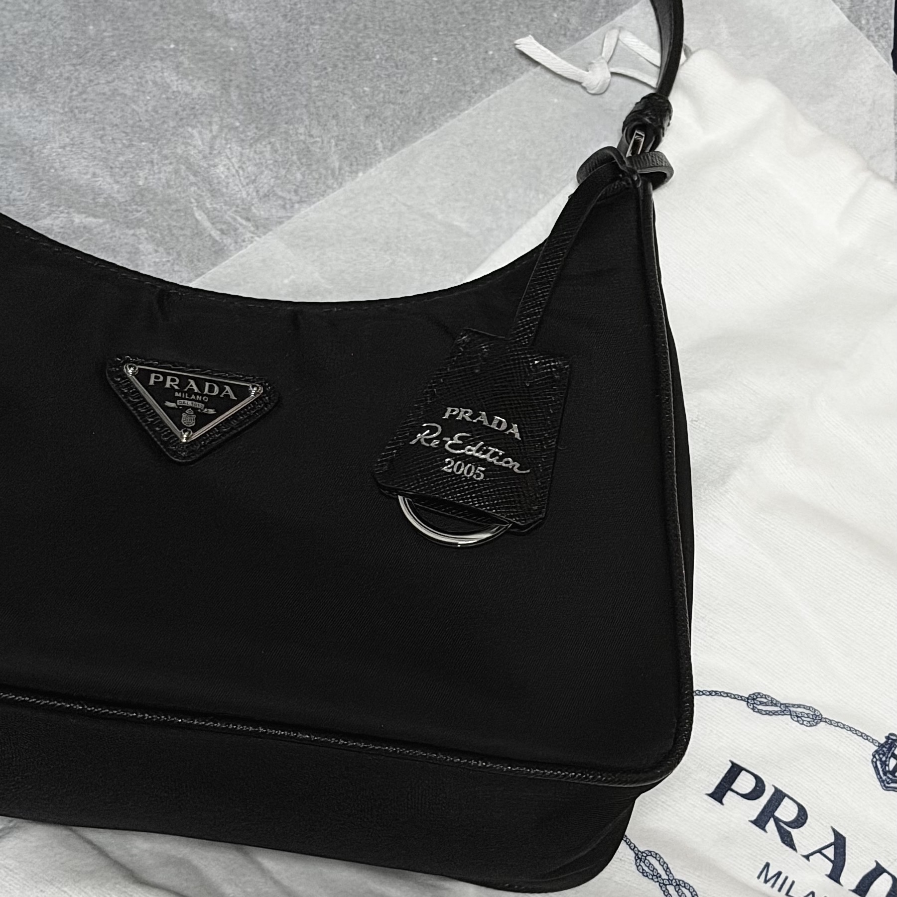 Prada Re-Edition 2005 Re-Nylon and Saffiano Mini Bag Black 착용 스타일
