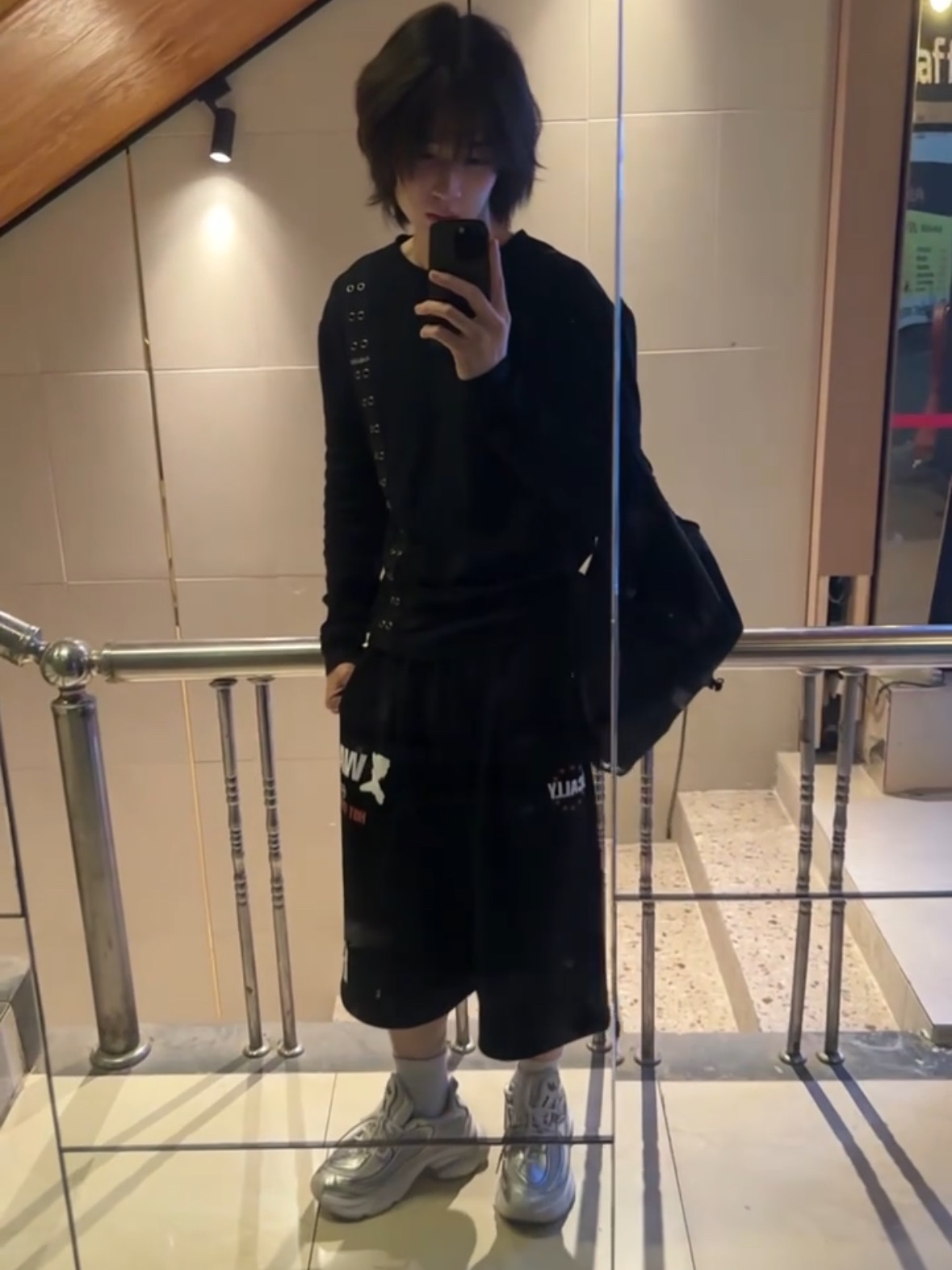Aakam Side Eyelet Long Sleeve Dark Gray, NOMANUAL C.B String Bag Charcoal 착용 스타일 - 1