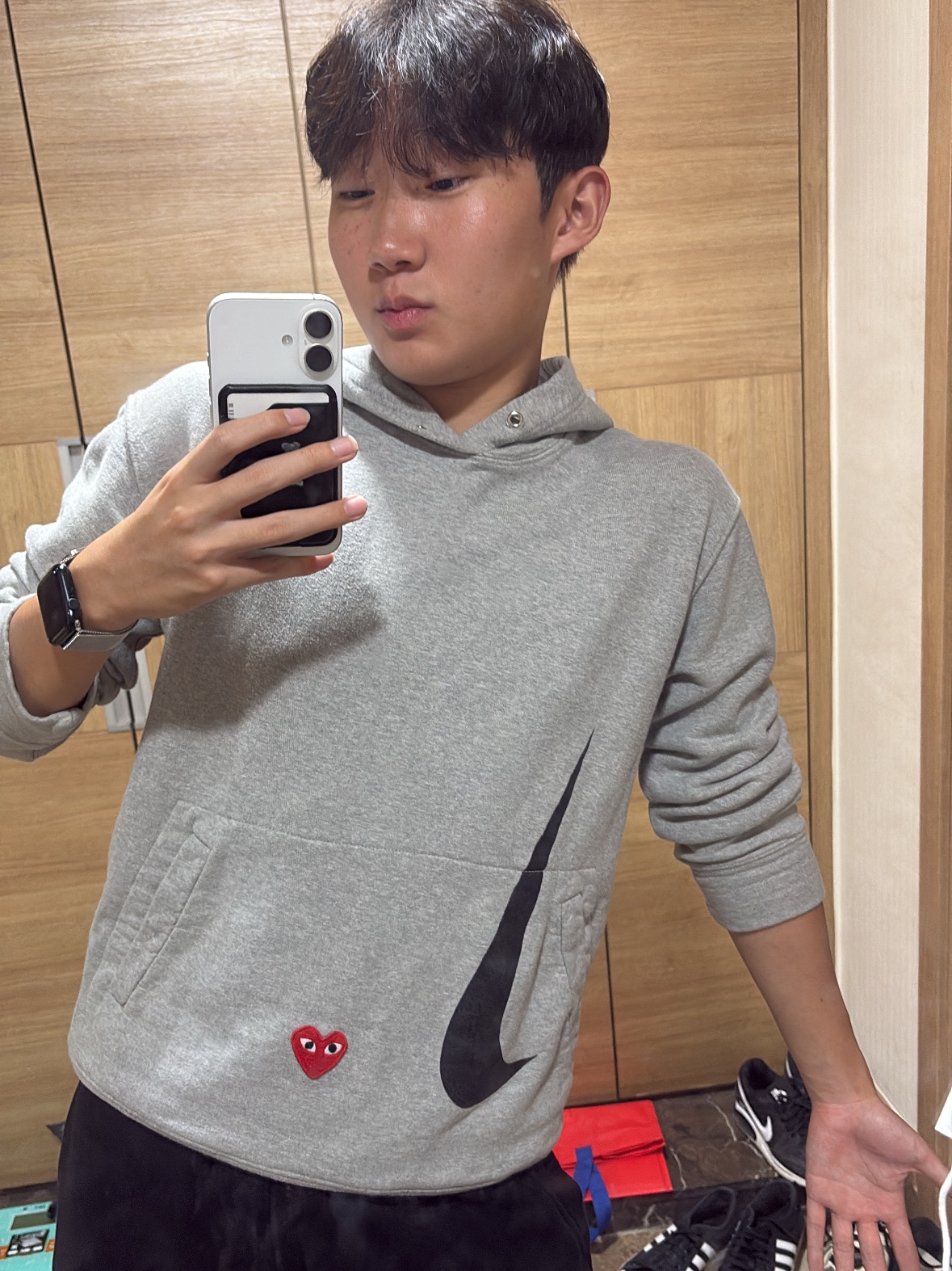 Play Comme des Garcons x Nike Hoodie Grey 착용 스타일 - 2