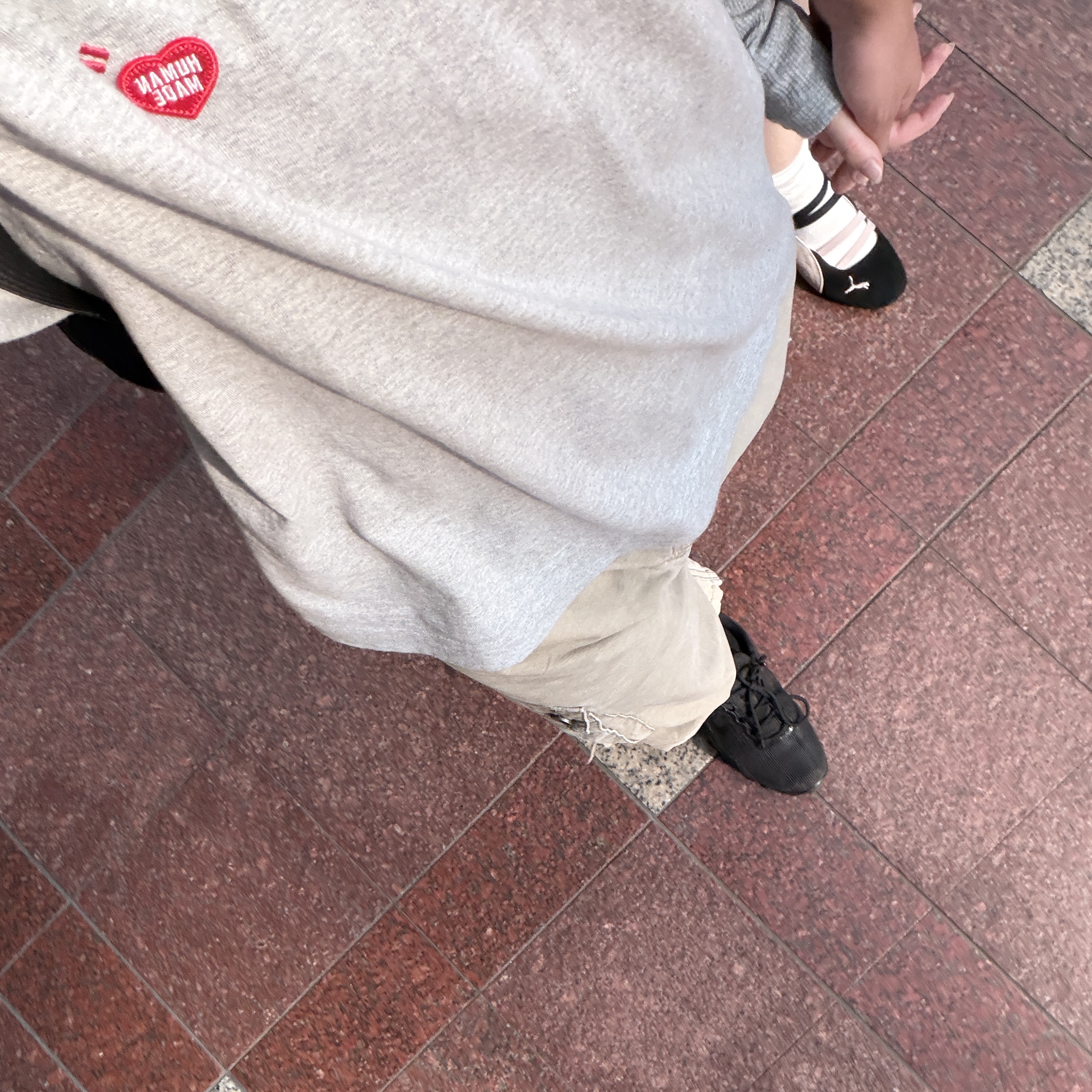 Nike Air Liquid Max Black, Human Made Heart Logo T-Shirt Gray 착용 스타일 - 1