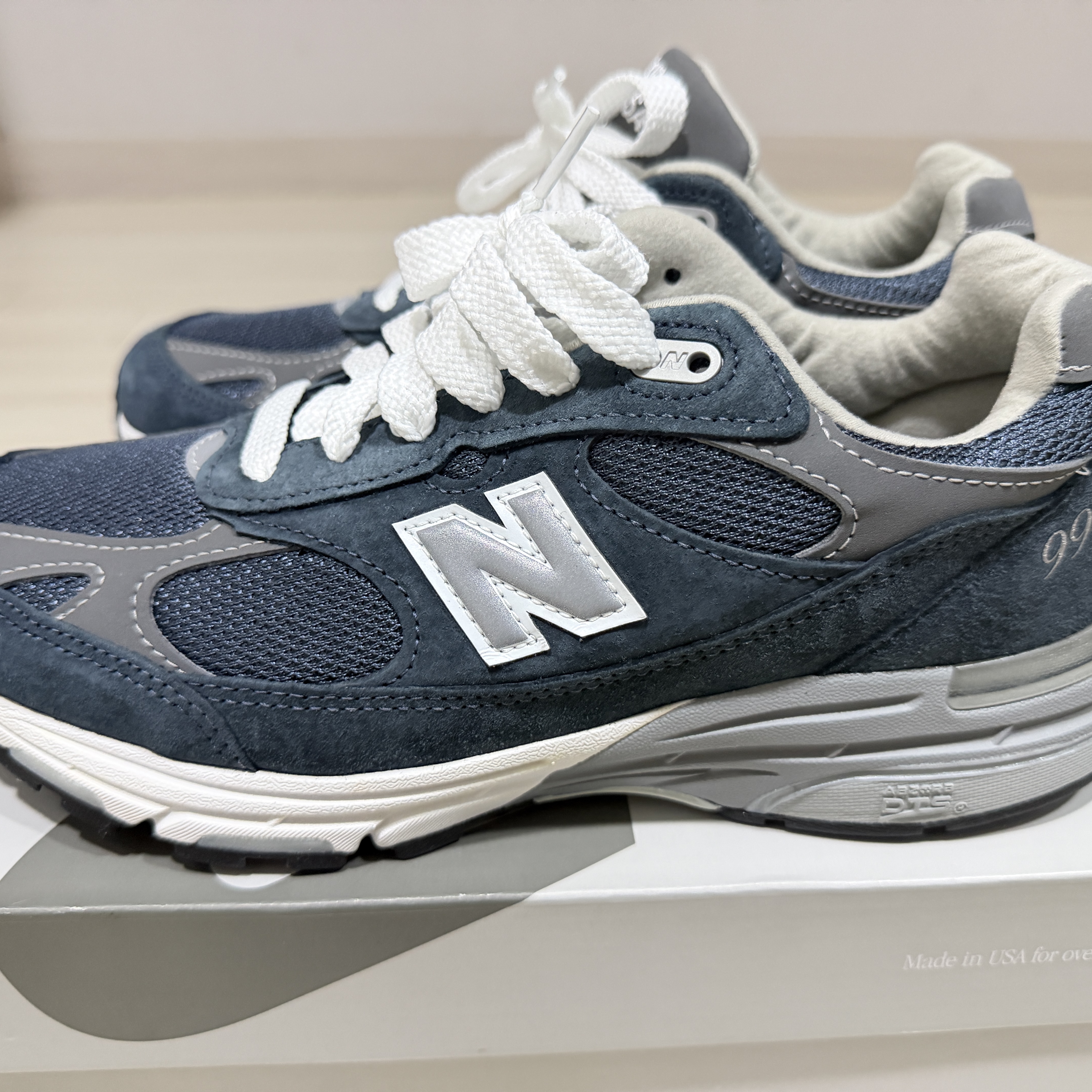 New Balance 993 Made in USA Navy - D Standard 착용 스타일 - 1
