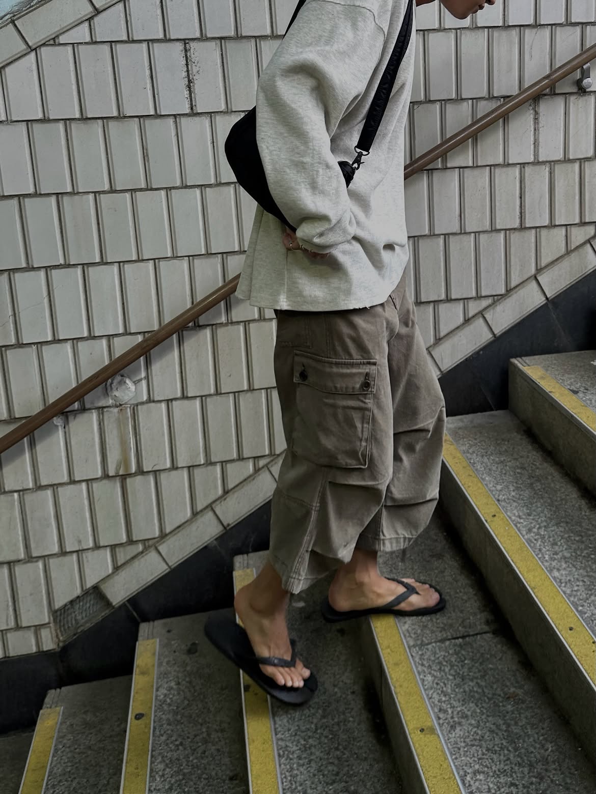 CHOWOO Vintage Military Capri Cargo Pants Washed Beige, CHOWOO Vintage Military Capri Cargo Pants Washed Khaki 착용 스타일 - 5