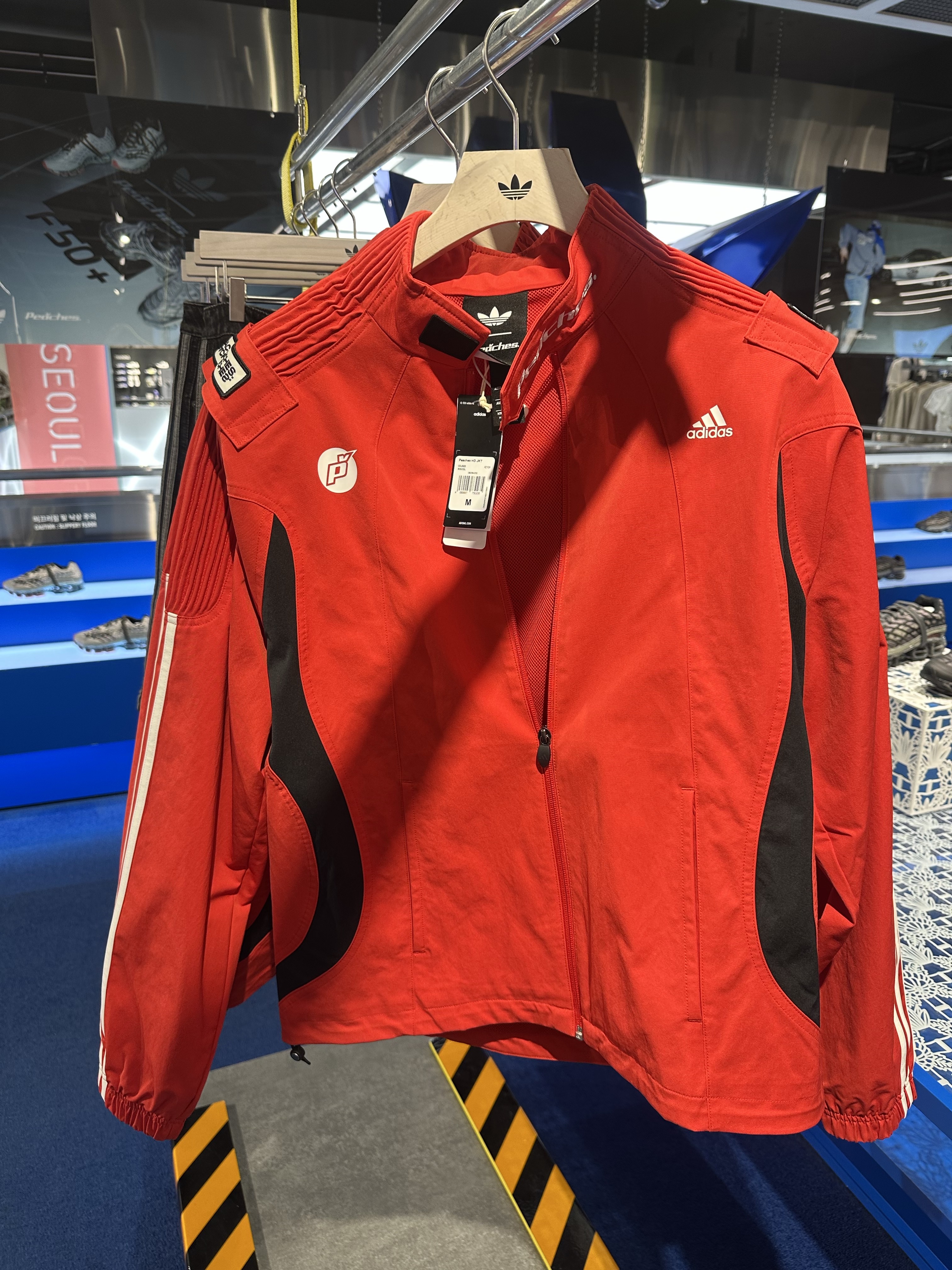Adidas x Peaches Racing Jacket Grey Five - KR Sizing 착용 스타일
