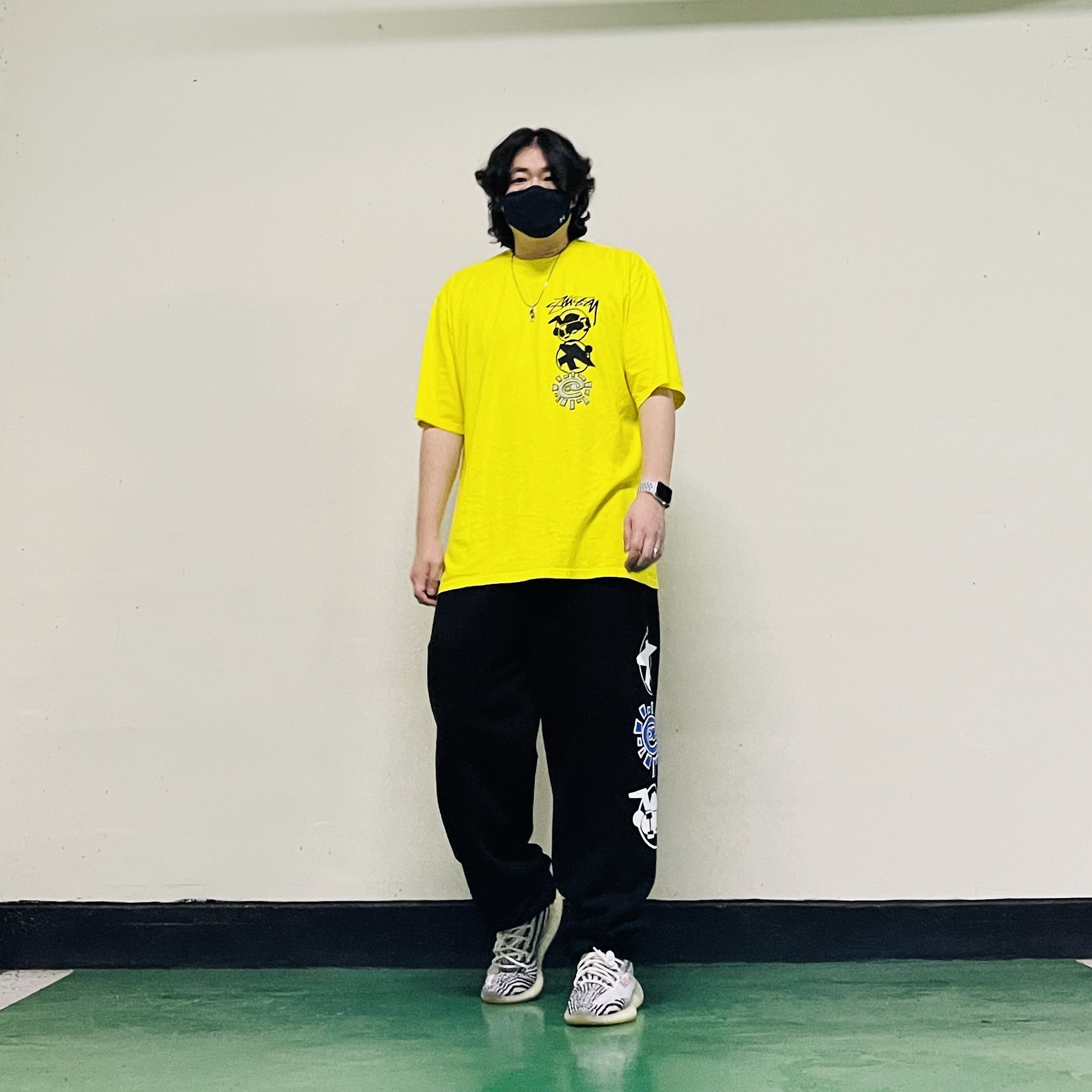 Stussy x Always Do What You Should Do Stack T-Shirt Yellow, Stussy x Always Do What You Should Do Stack Sweatpants Black 착용 스타일 - 1