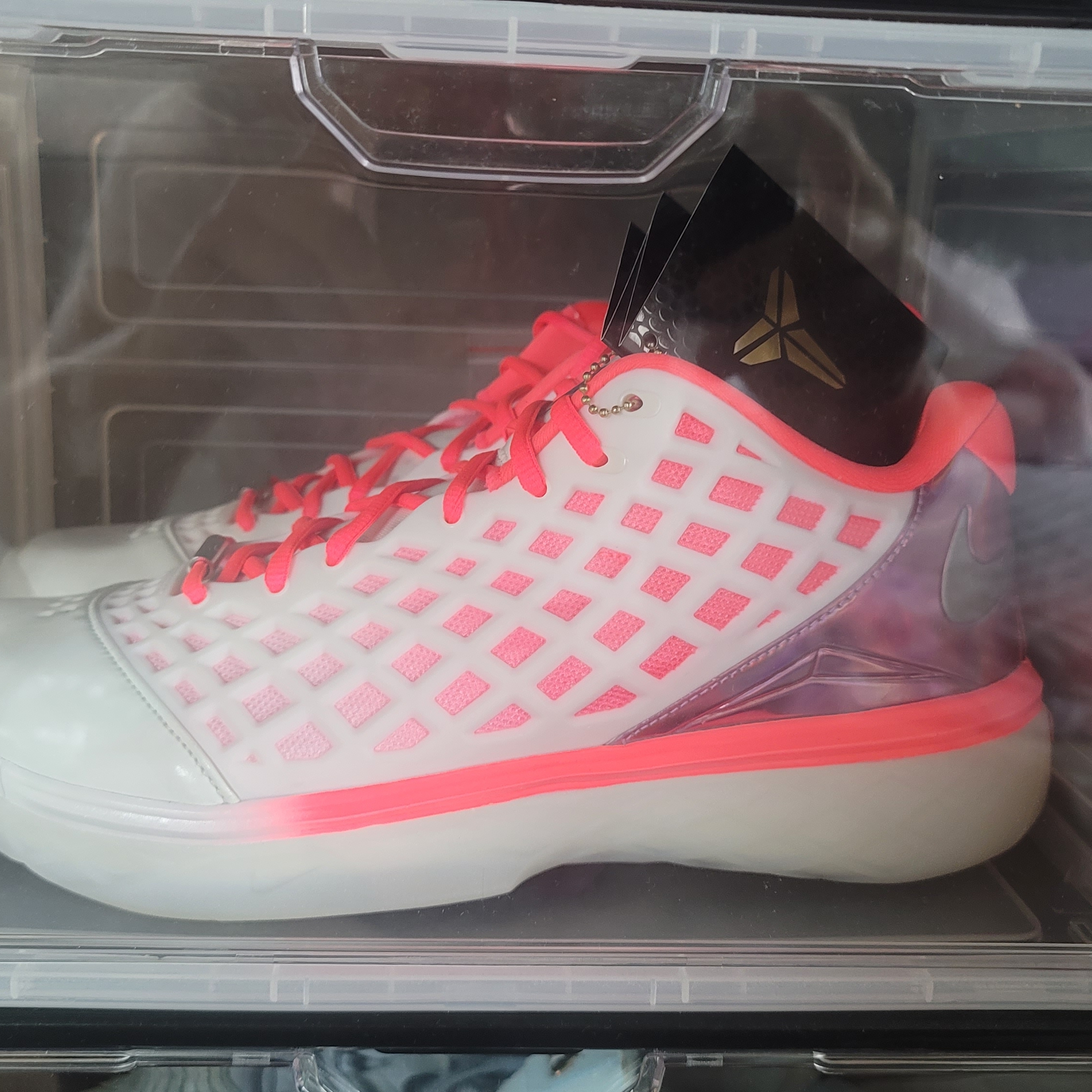 Nike Kobe 3 Low Protro Sail and Hot Punch 착용 스타일 - 1