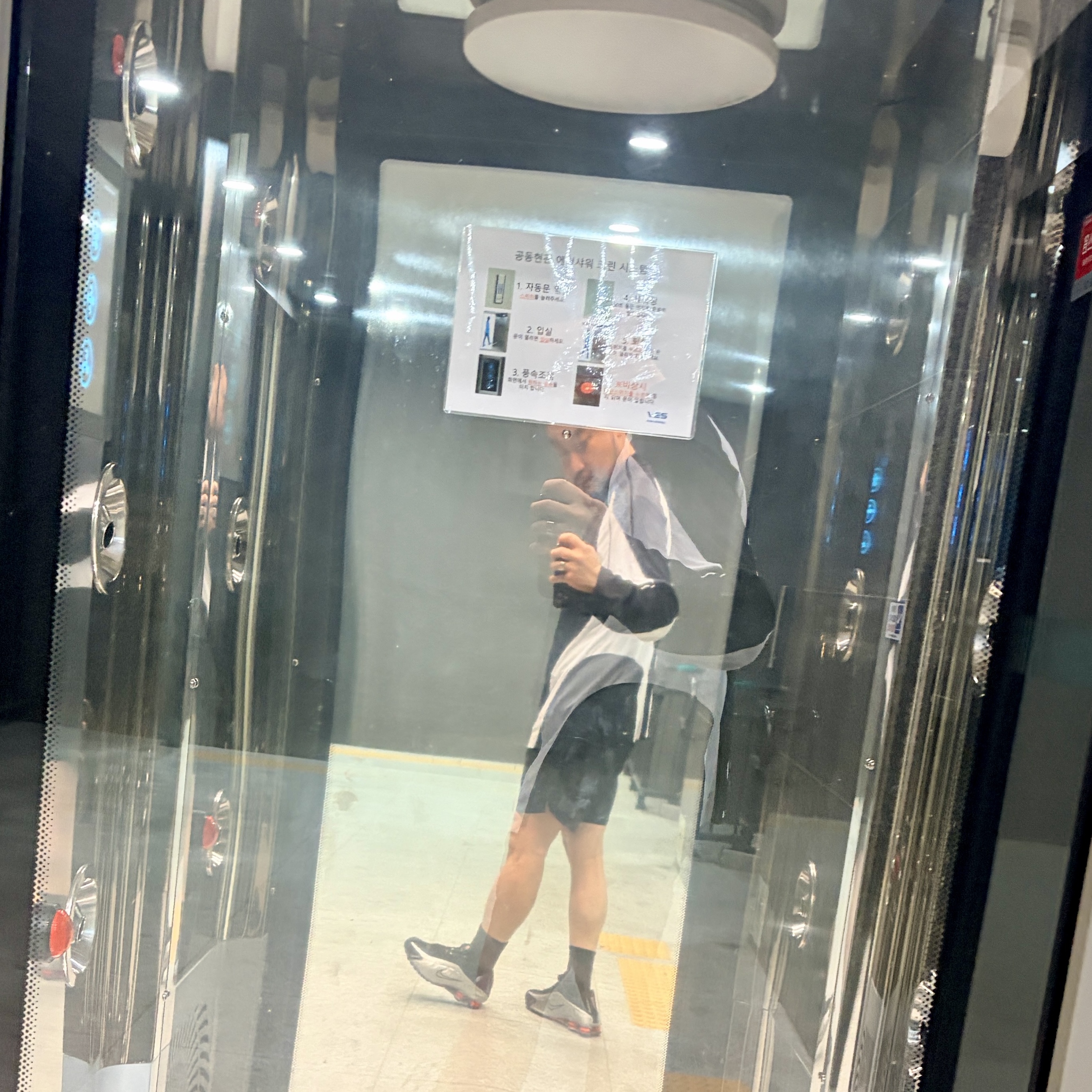 Nike Shox R4 Metallic Silver Red, Nike Tech Dri-Fit ADV Jersey Black Off White - Asia 착용 스타일 - 1