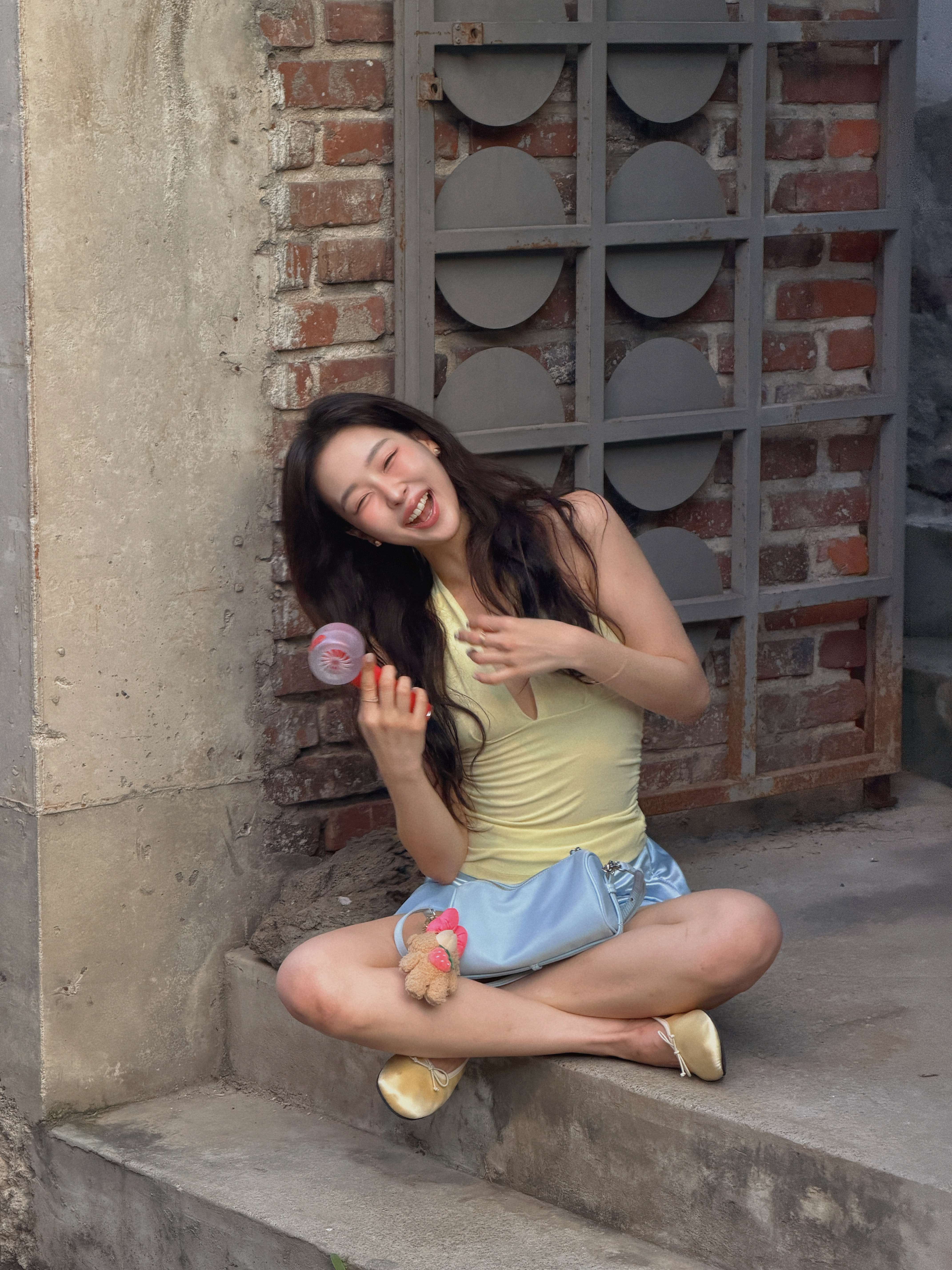 Coca-Cola Signature Portable Mist Handheld Fan (CO-WFS07R) 착용 스타일 - 5