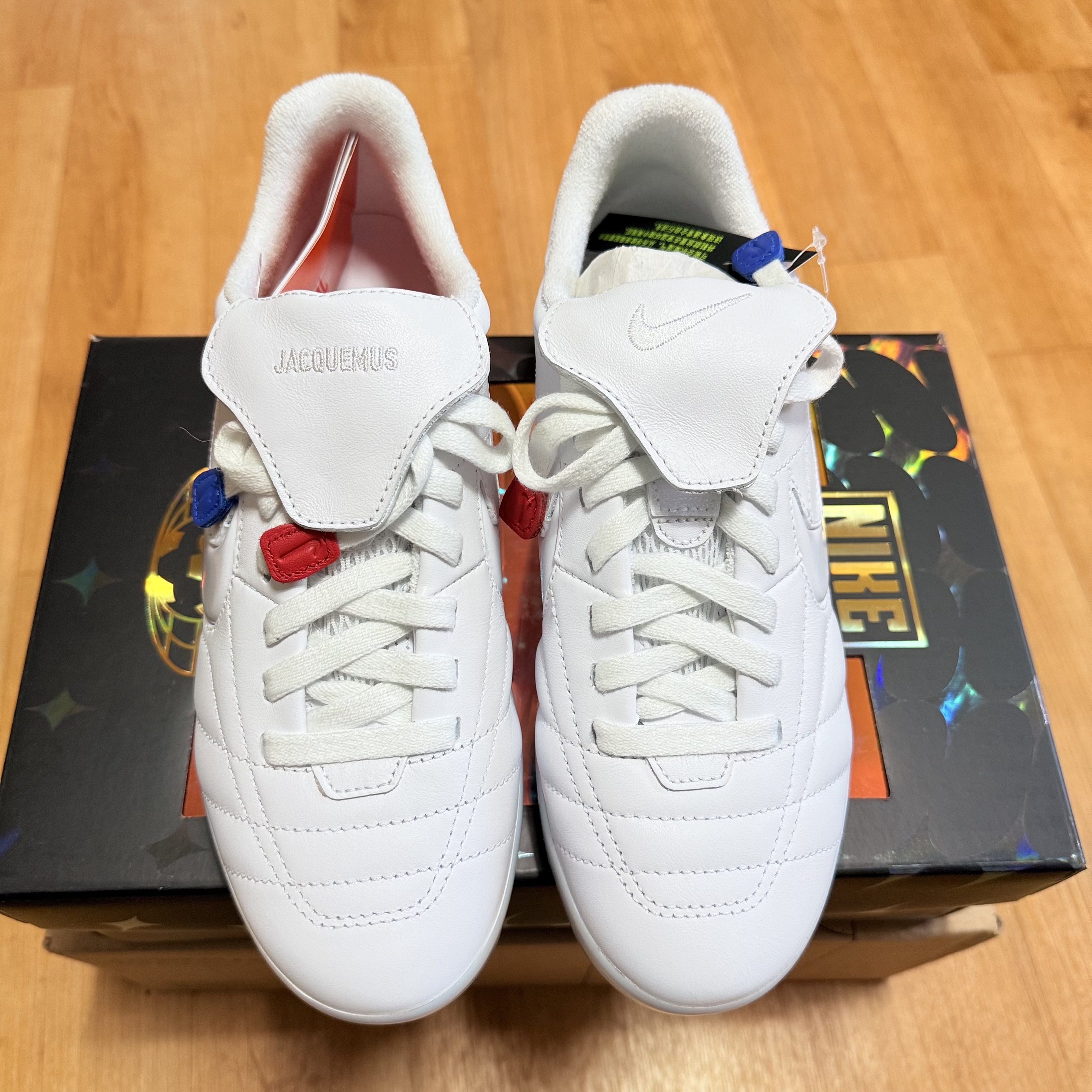 Nike x Jacquemus Cryoshot Tiempo R10 White and Sport Royal 착용 스타일 - 1