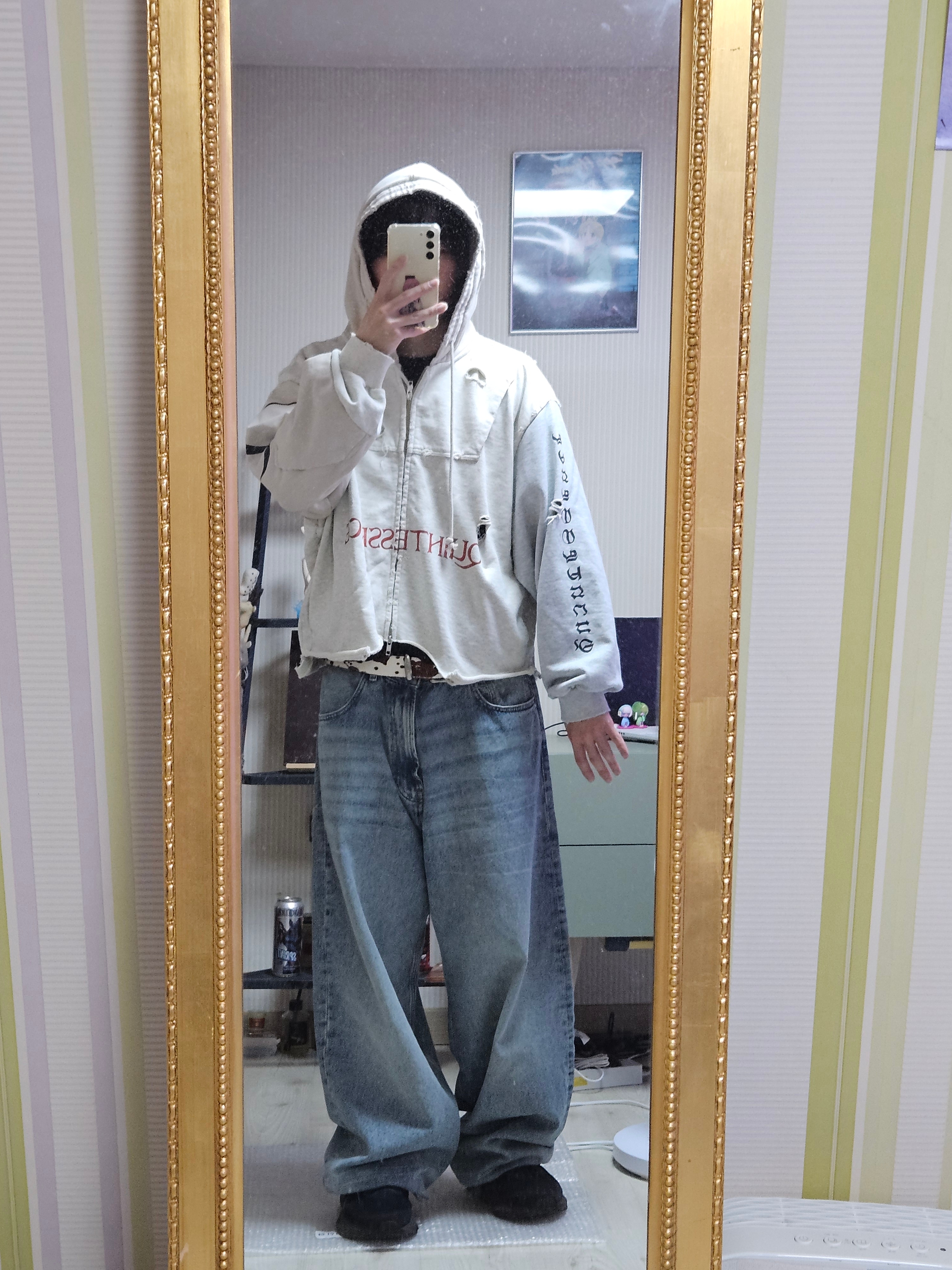 Taeyang Quintessence Zip-Up Hoodie Grey 착용 스타일 - 4