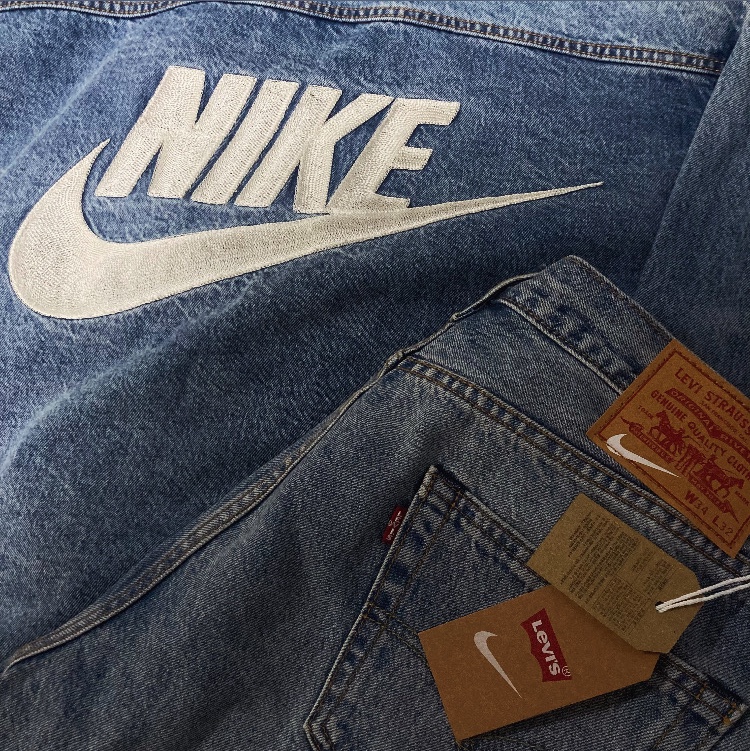 Levi's x Nike Trucker Jacket Light Blue, Levi's x Nike Baggy Jeans Light Blue 착용 스타일 - 2