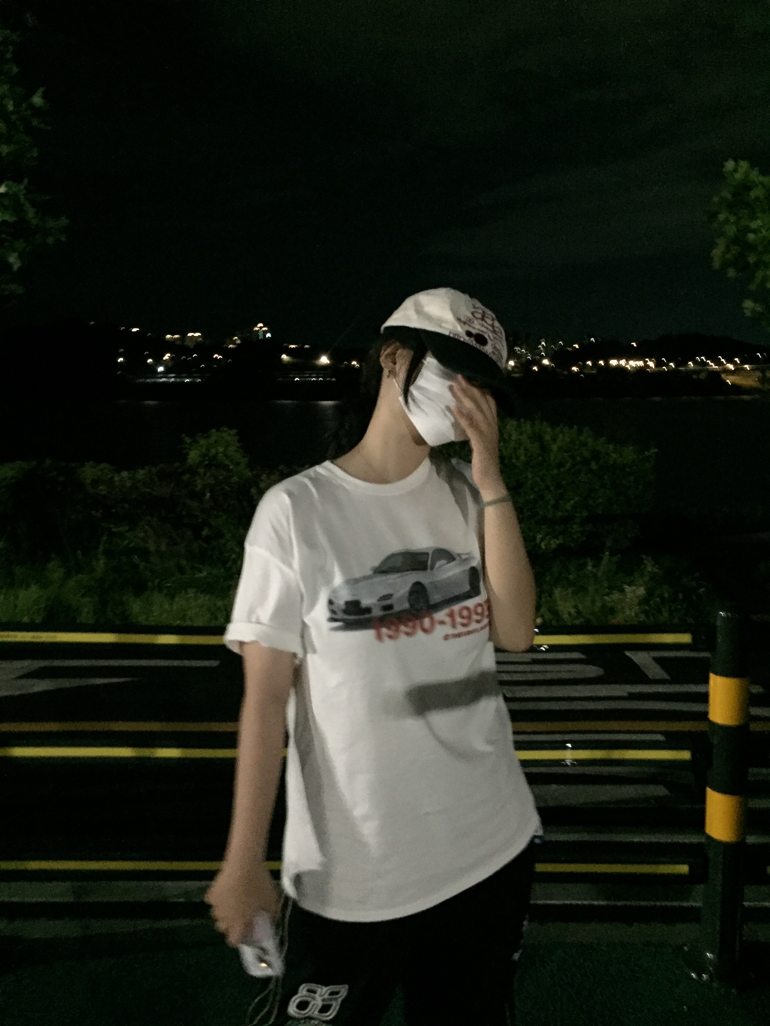 Thevinylhouse Old Car T-Shirt White 착용 스타일 - 1