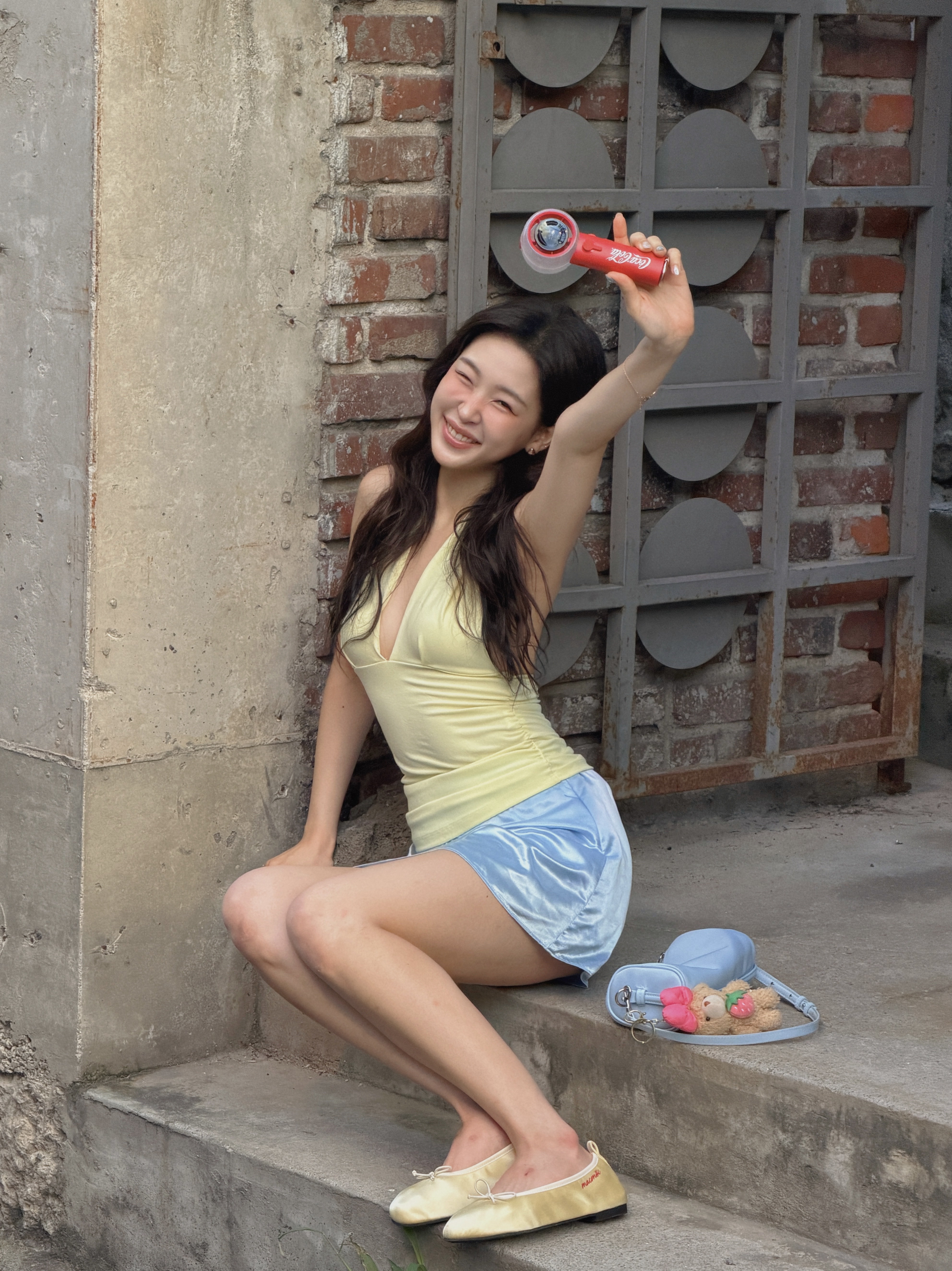 Coca-Cola Signature Portable Mist Handheld Fan (CO-WFS07R) 착용 스타일 - 6