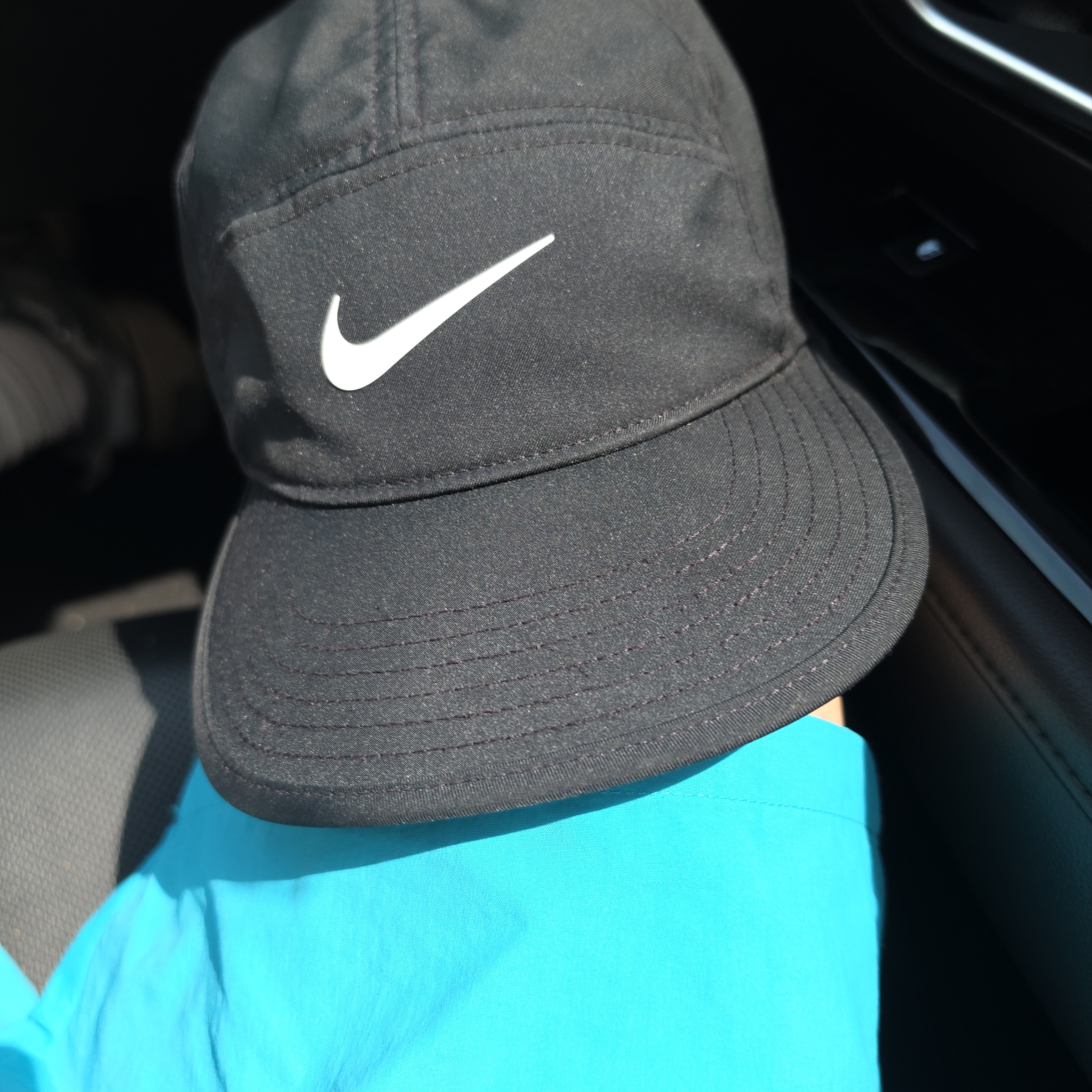 Nike Dri-Fit Fly Unstructured Swoosh Cap Black 착용 스타일