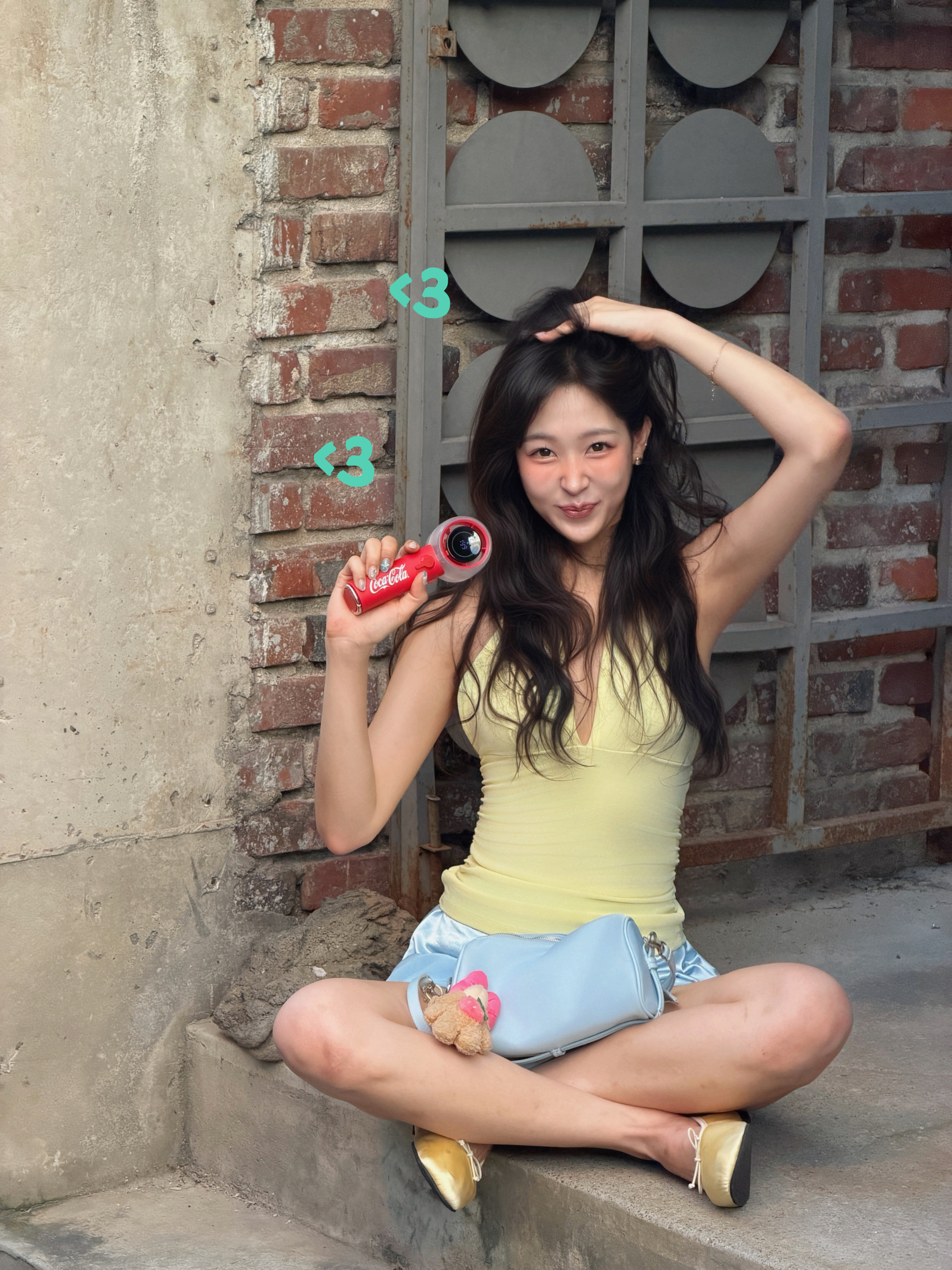 Coca-Cola Signature Portable Mist Handheld Fan (CO-WFS07R) 착용 스타일 - 2