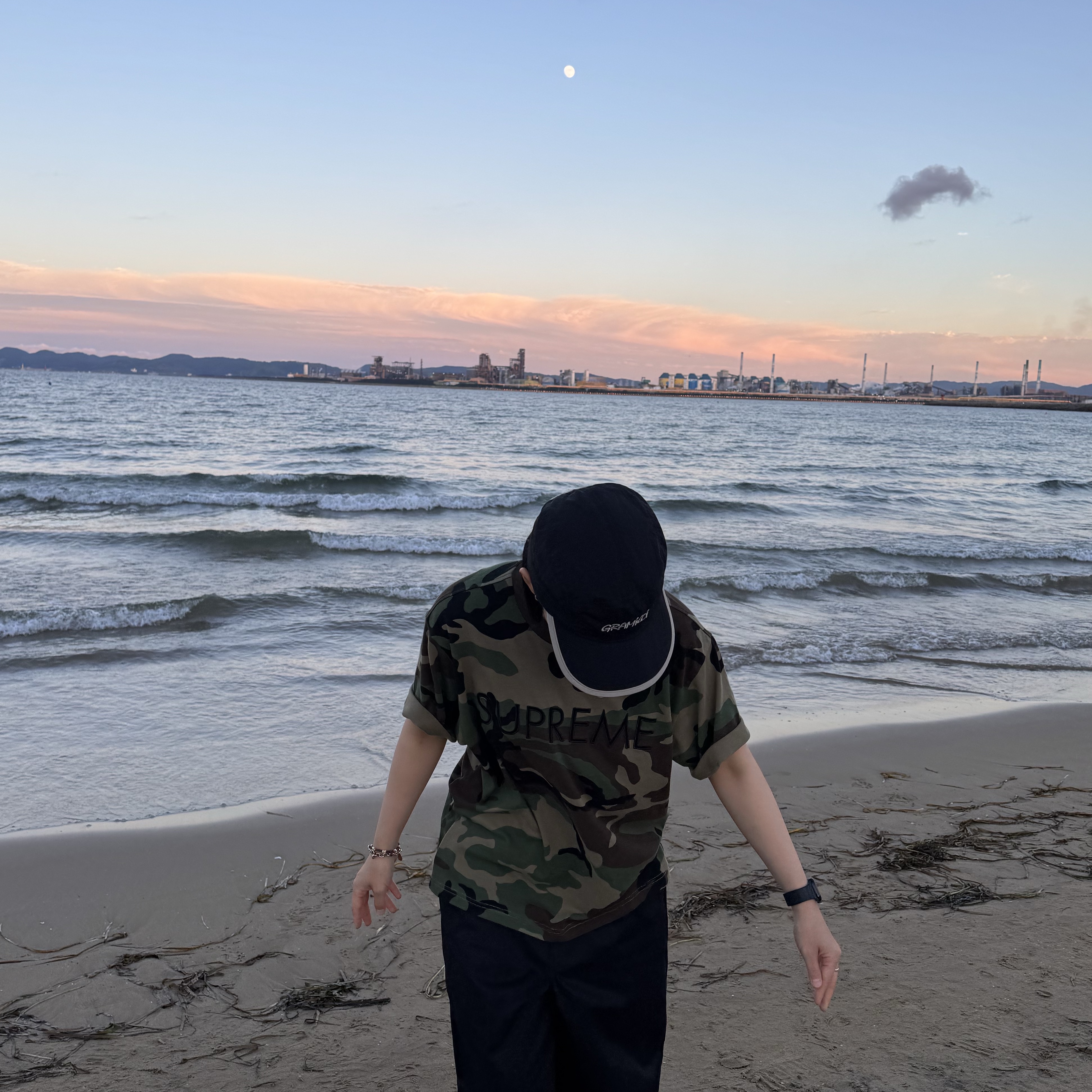 Supreme Capital S/S Top Woodland Camo - 25SS 착용 스타일 - 3