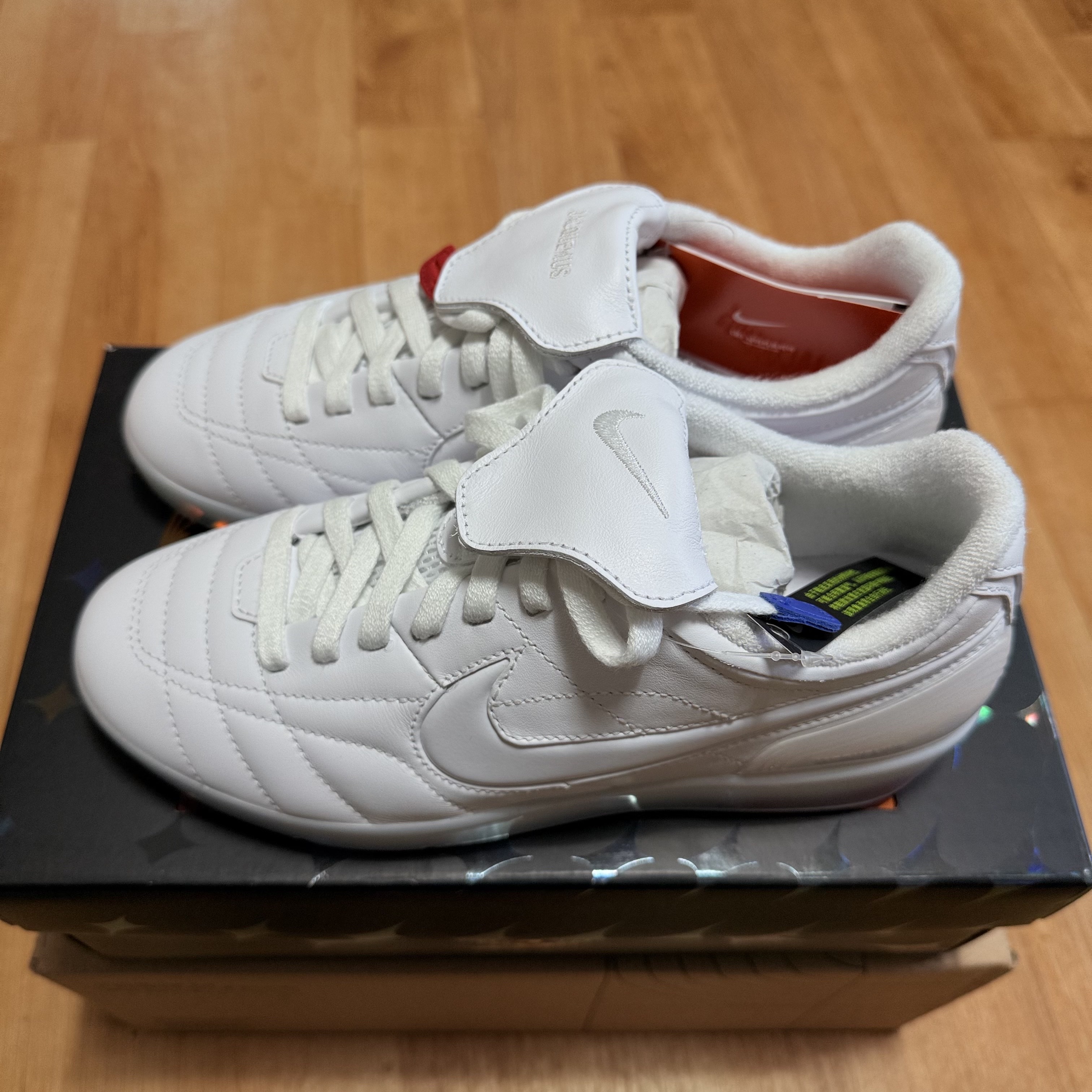 Nike x Jacquemus Cryoshot Tiempo R10 White and Sport Royal 착용 스타일 - 2