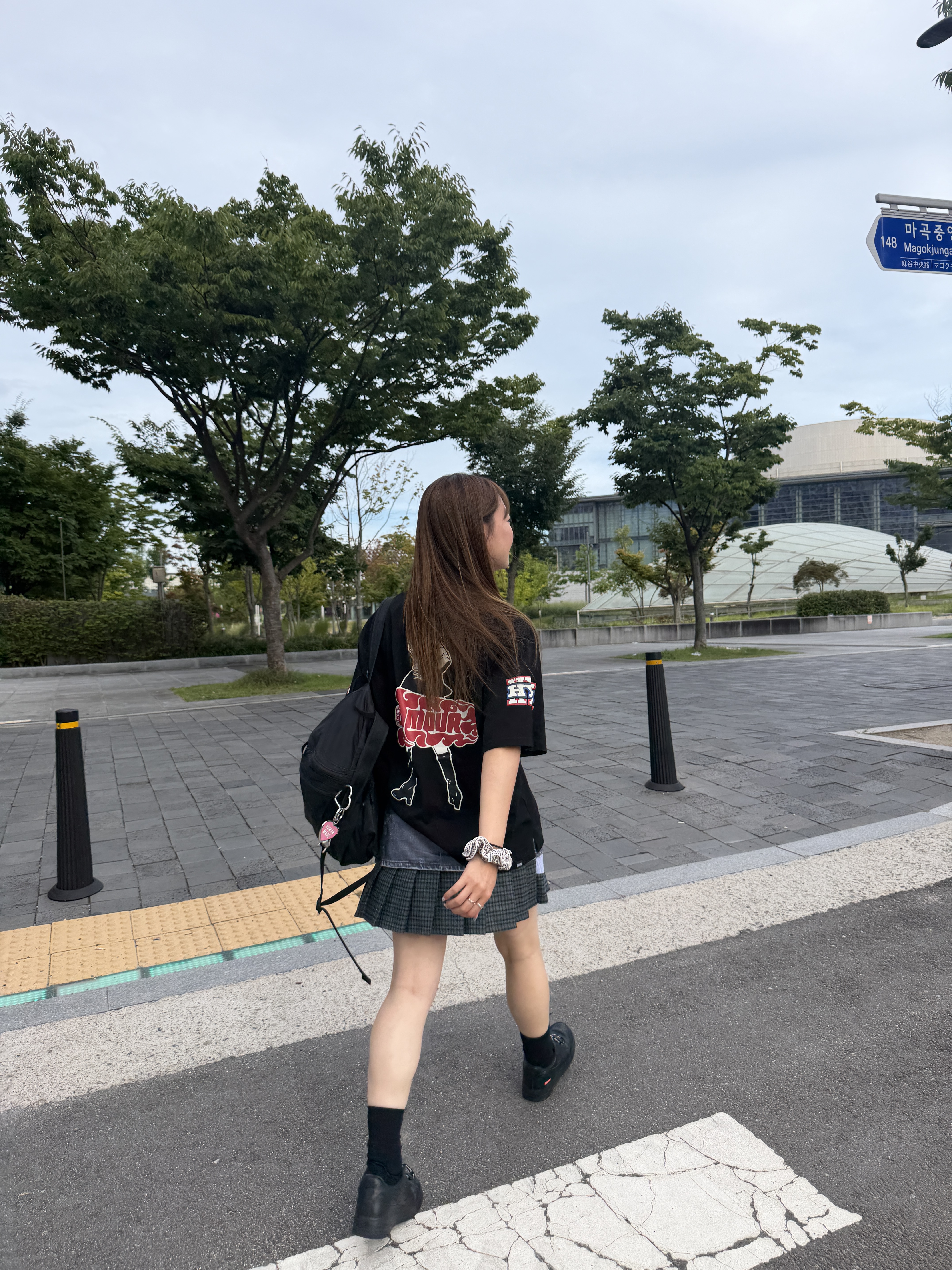 Arc'teryx Heliad 15 Backpack Black, Human Made Heart Keyring Pink 착용 스타일 - 3