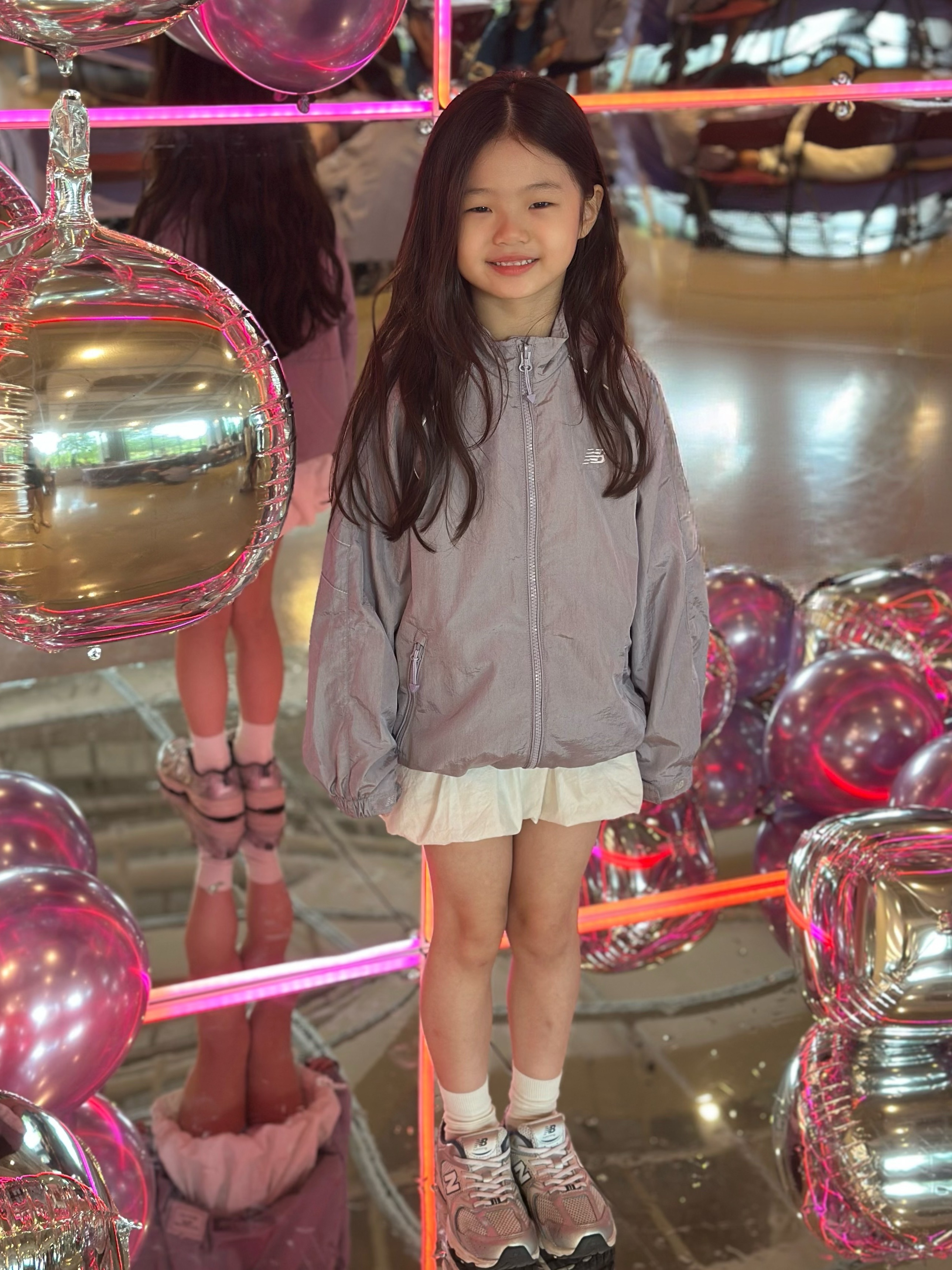 (Kids) New Balance Air Glossy Windbreaker Purple 착용 스타일 - 4