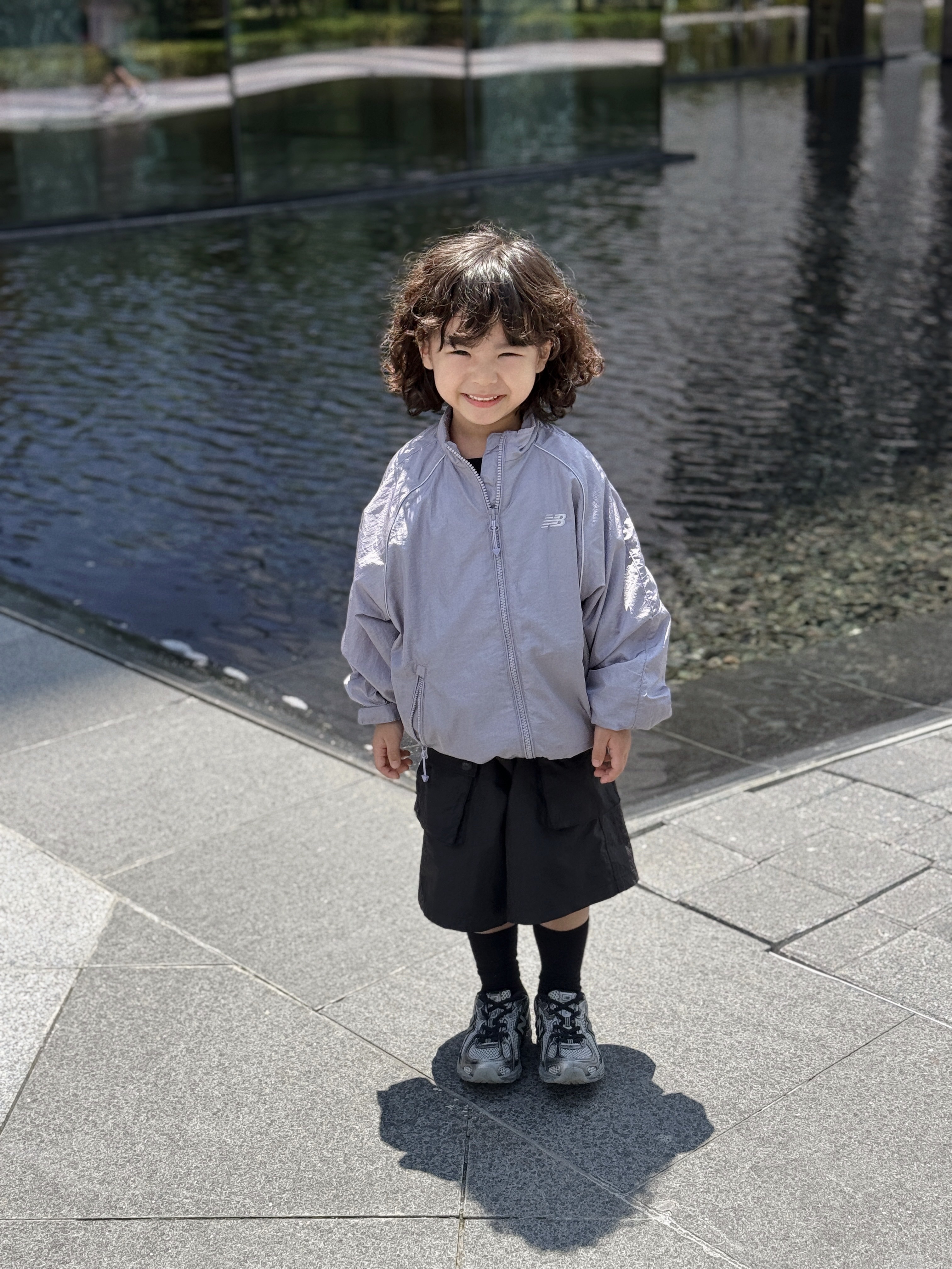 (Kids) New Balance Air Glossy Windbreaker Purple 착용 스타일 - 7