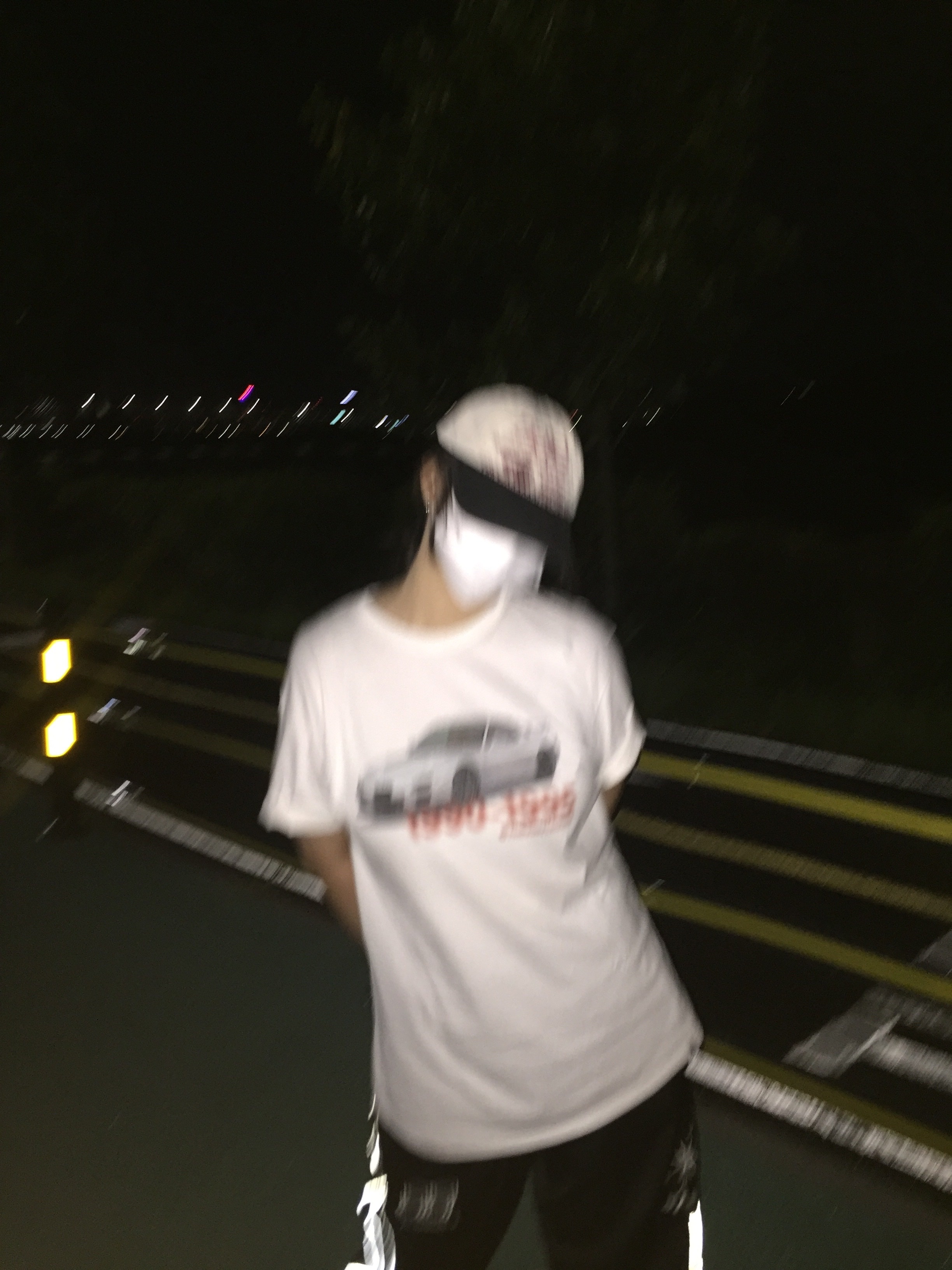 Thevinylhouse Old Car T-Shirt White 착용 스타일 - 3