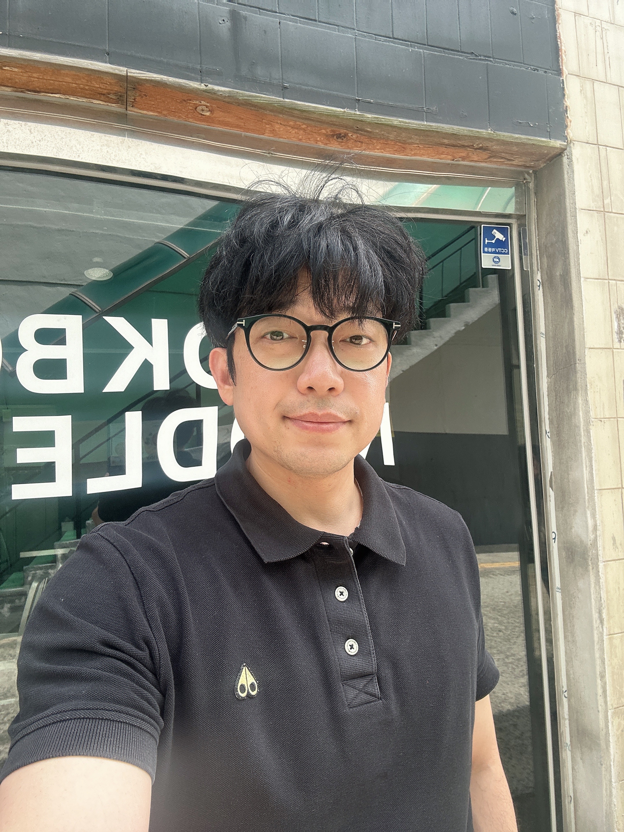 Moose Knuckles Pique Gold Polo Black, (W) Zara Soft Gathered Loafer Black 착용 스타일 - 1