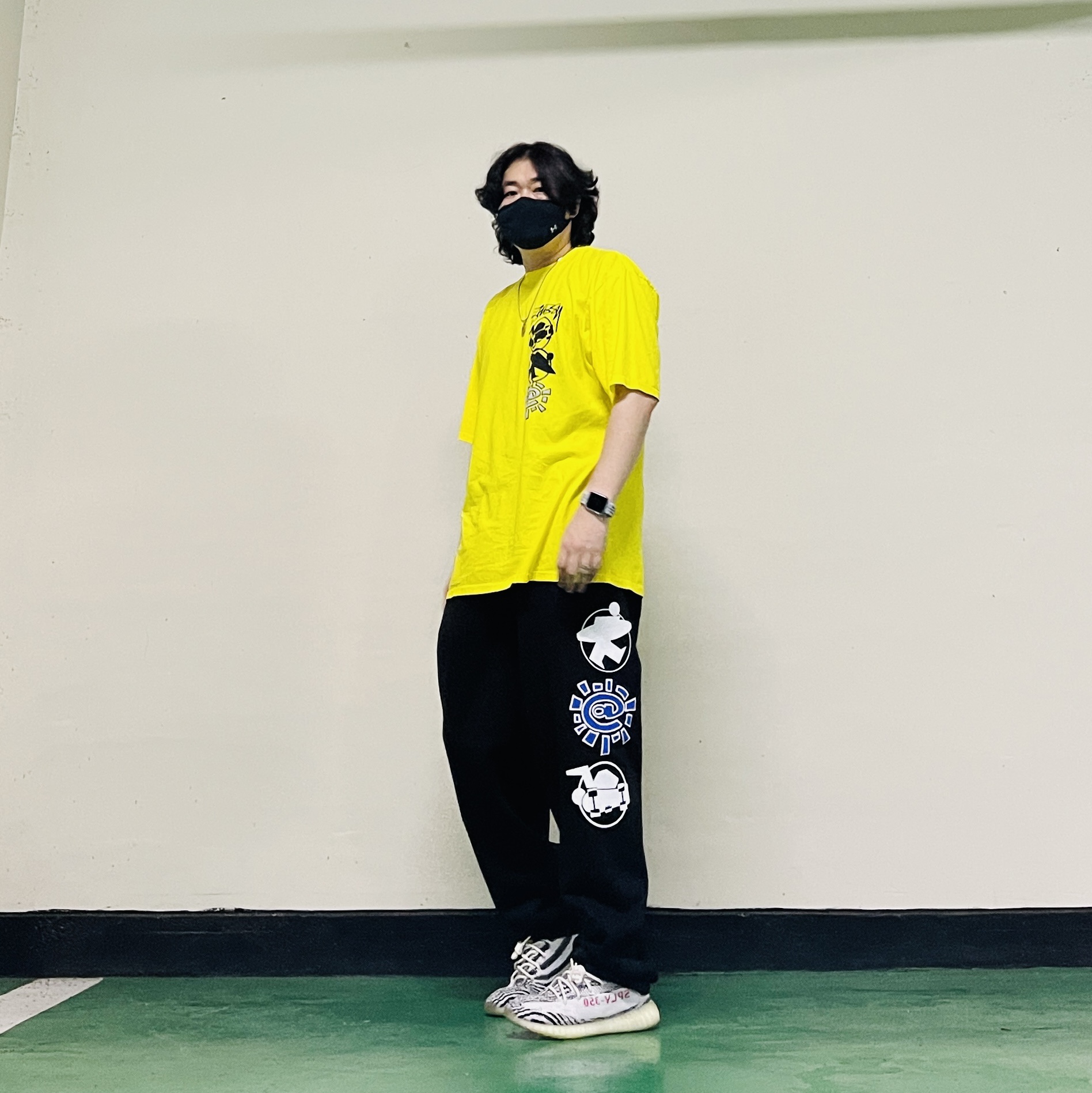 Stussy x Always Do What You Should Do Stack T-Shirt Yellow, Stussy x Always Do What You Should Do Stack Sweatpants Black 착용 스타일 - 4