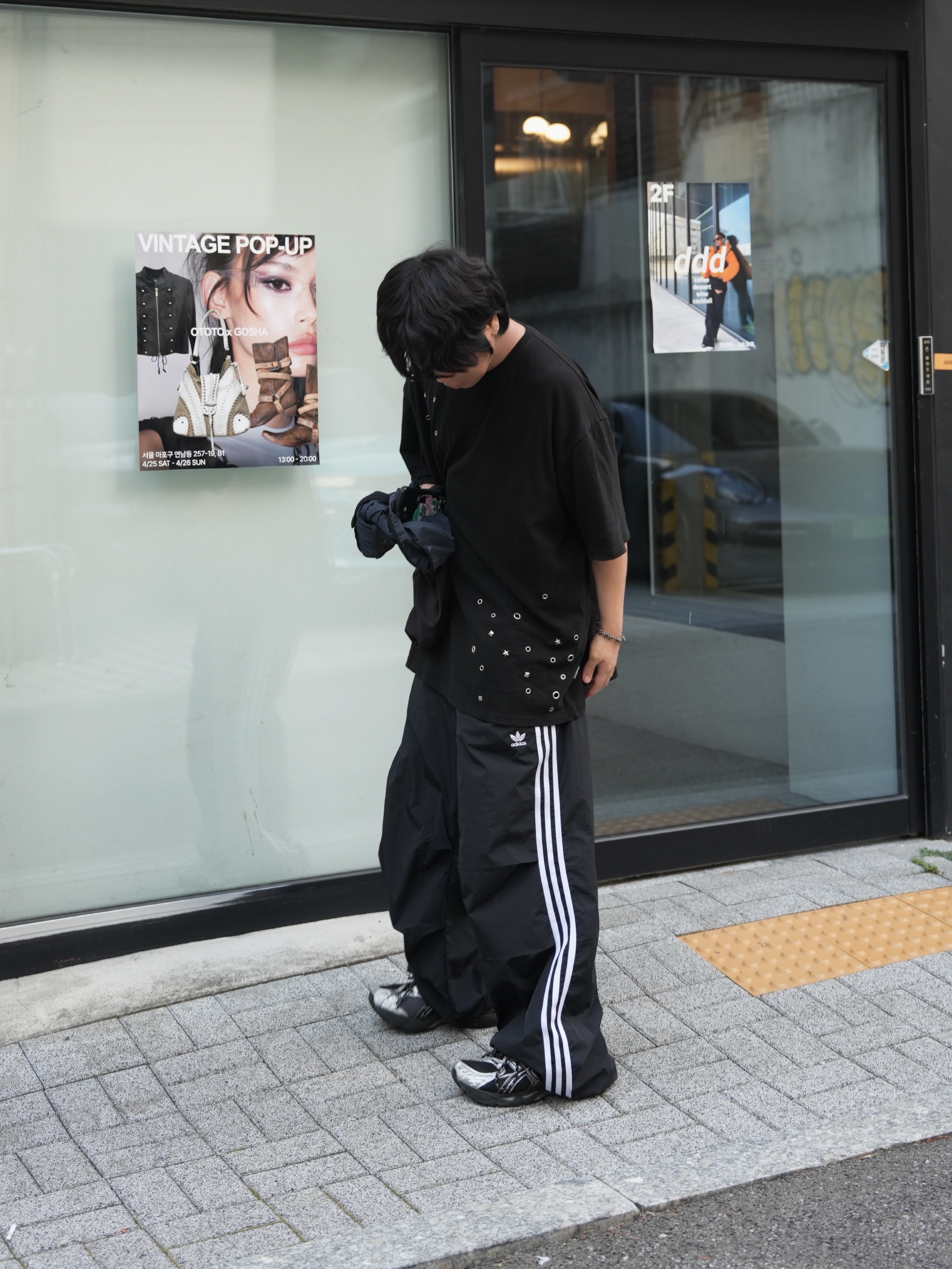 (W) Adidas 3-Stripes Woven Parachute Pants Black - KR Sizing 착용 스타일 - 2