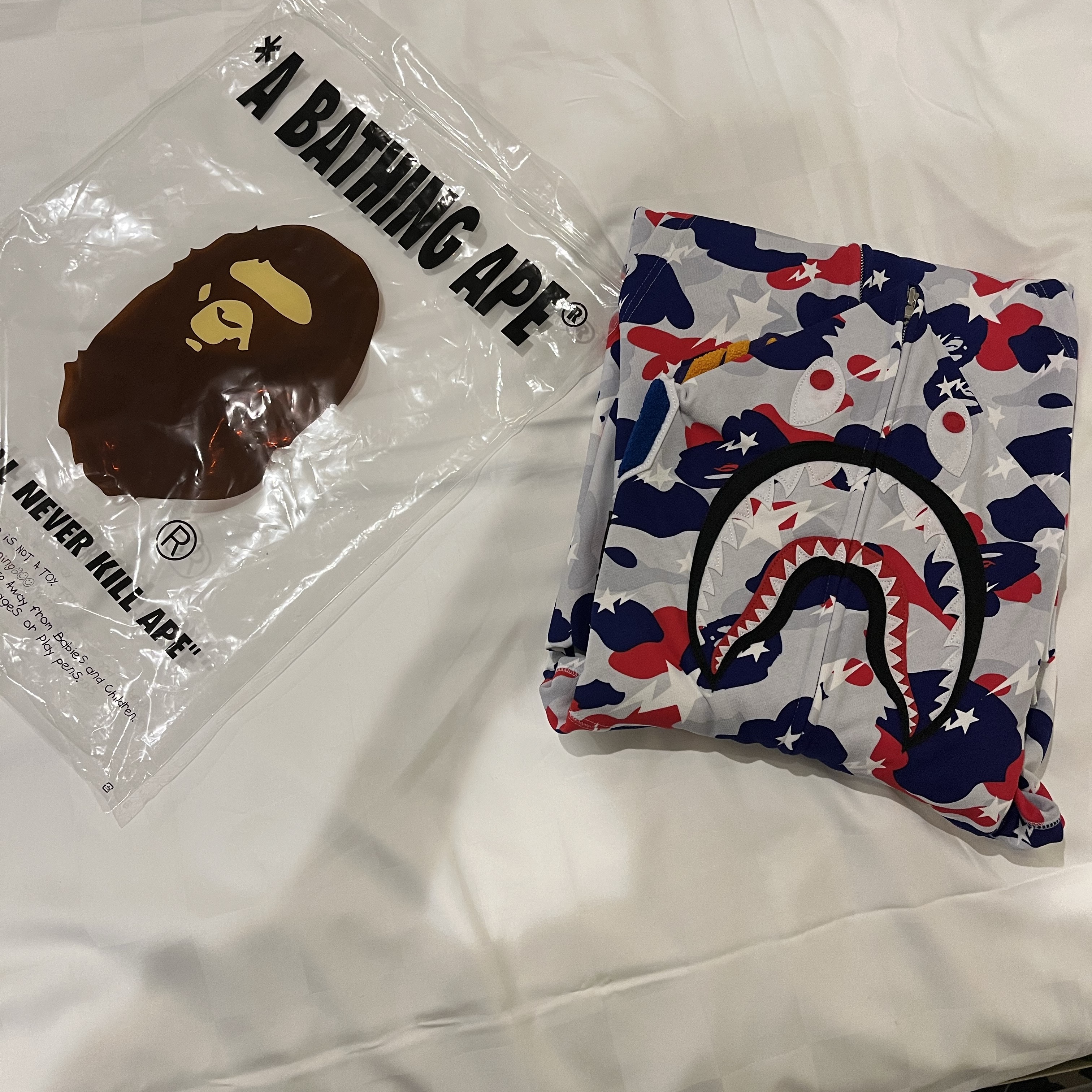 BAPE Sta Strike Camo Shark Relaxed Fit Full Zip Hoodie White, BAPE Color Camo Pullover Hoodie Navy 착용 스타일 - 4