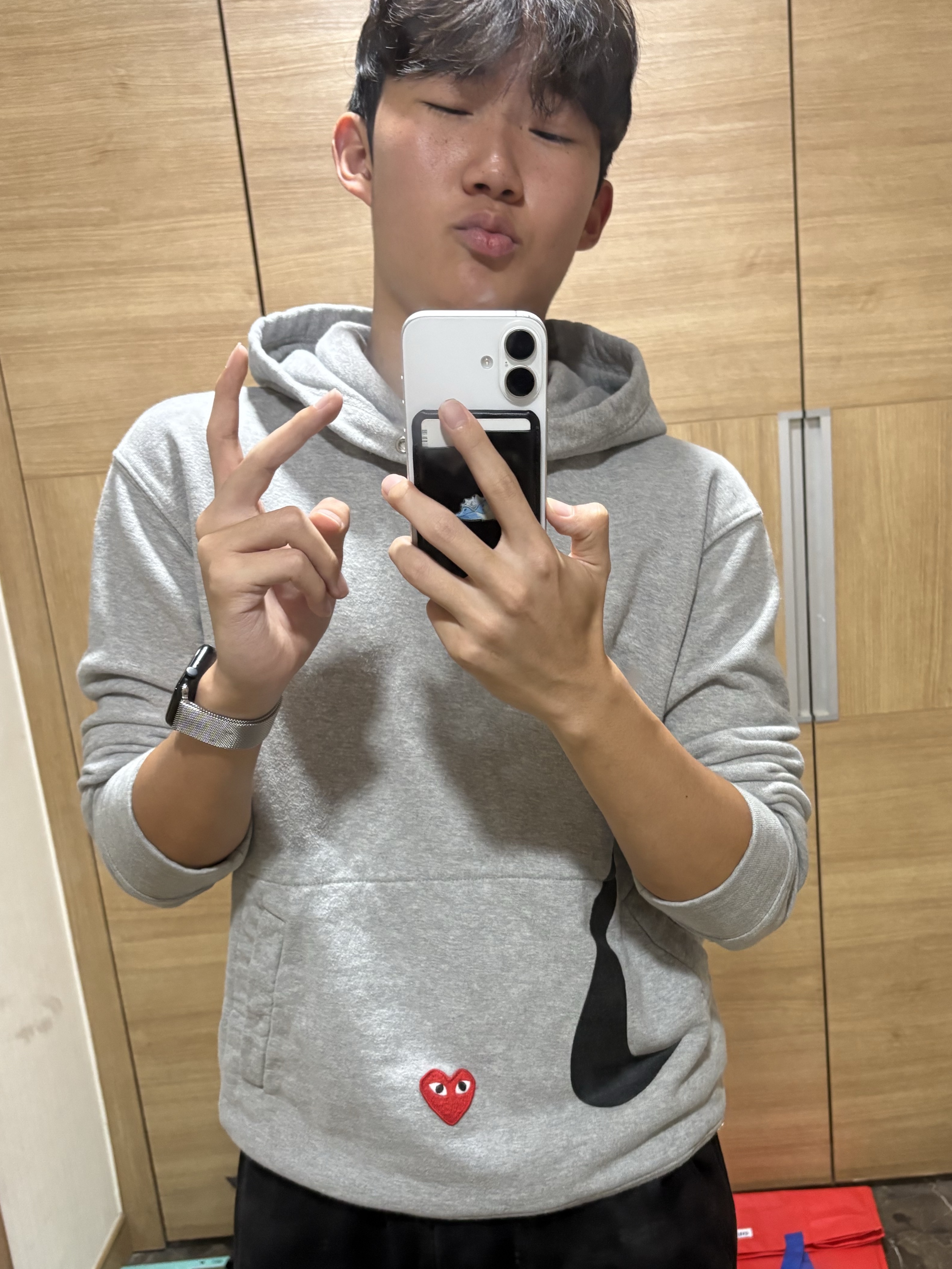 Play Comme des Garcons x Nike Hoodie Grey 착용 스타일 - 1