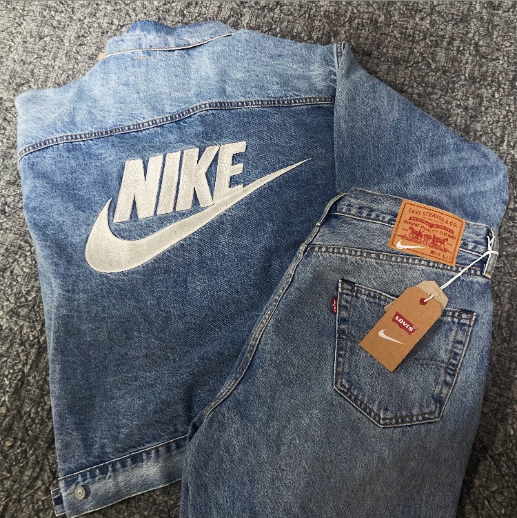 Levi's x Nike Trucker Jacket Light Blue, Levi's x Nike Baggy Jeans Light Blue 착용 스타일 - 1