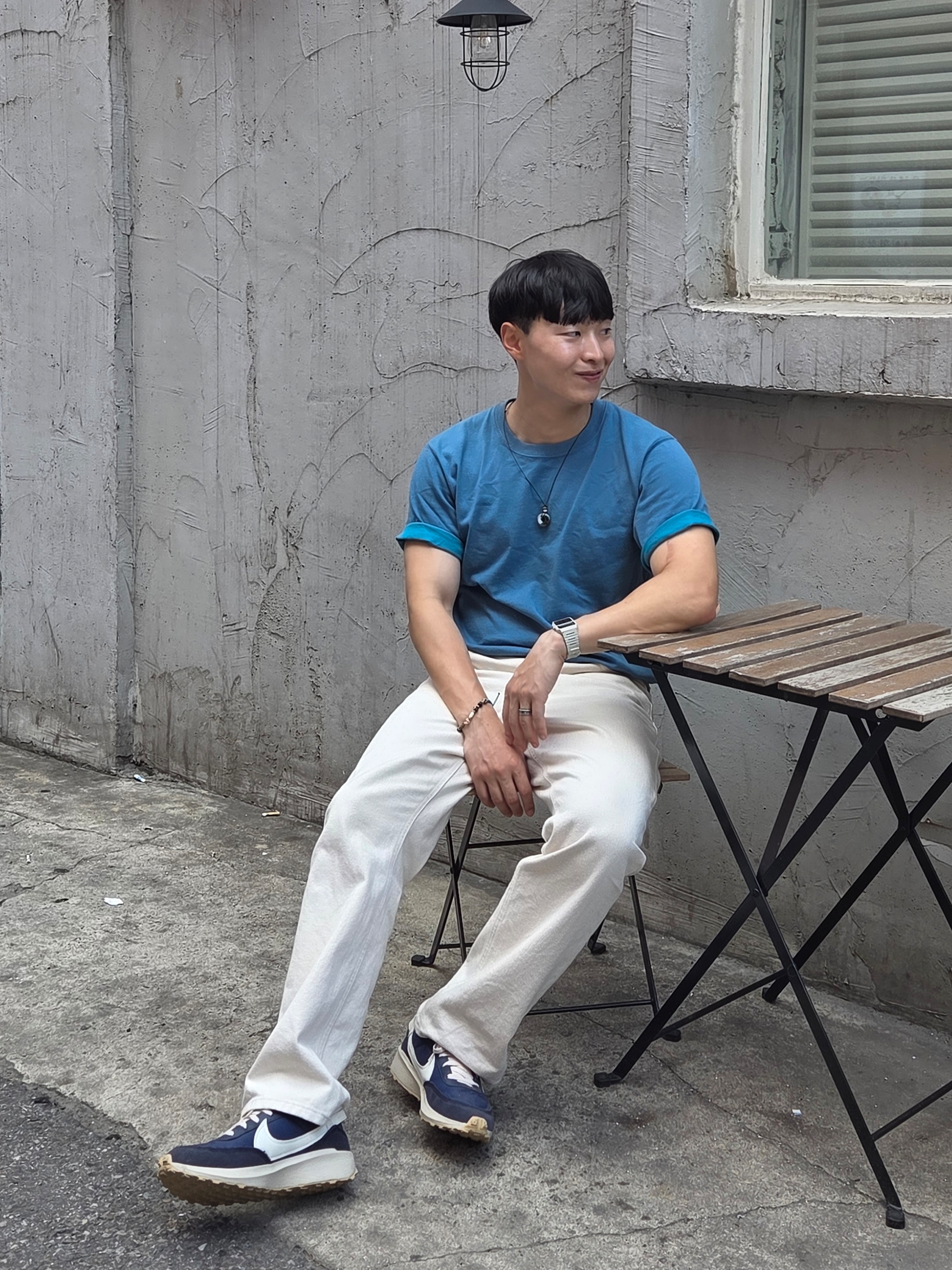 Uniqlo x JW Anderson Bi-Color T-Shirt Blue, Nike Waffle Debut Midnight Navy Sail 착용 스타일 - 2
