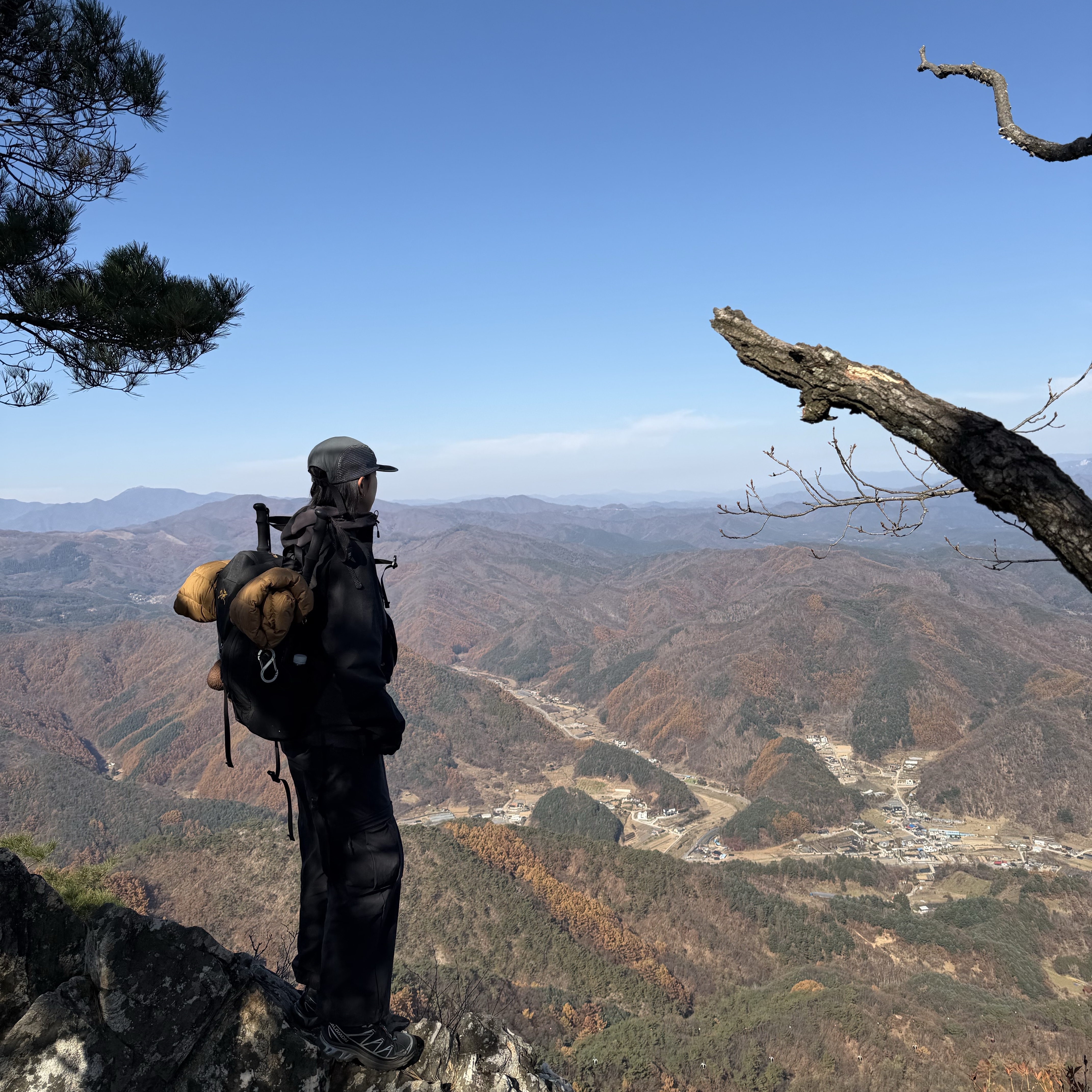 Arc'teryx Mantis 20 Backpack Black 착용 스타일 - 2