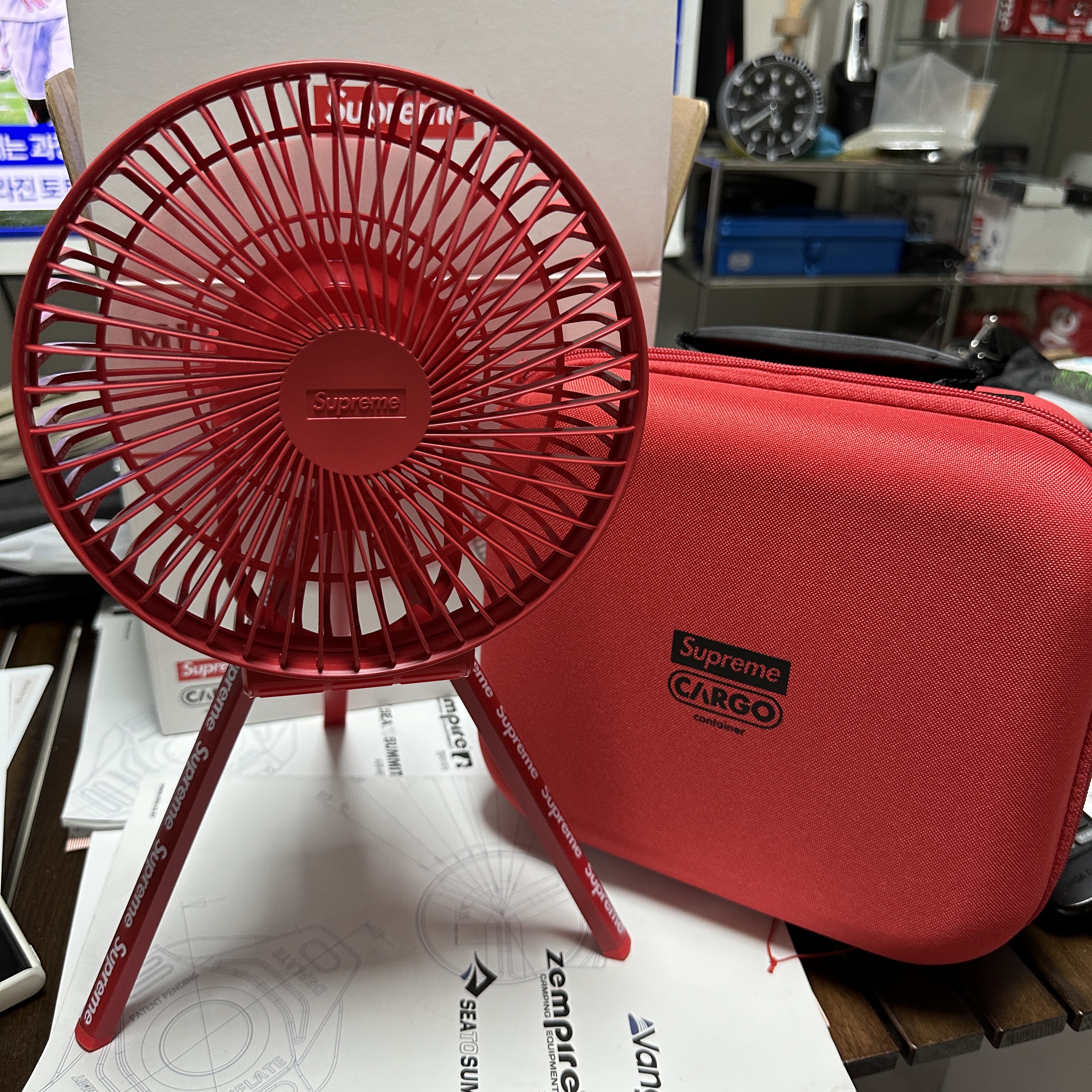 Supreme x Cargo Container Electric Fan Red - 23FW 착용 스타일
