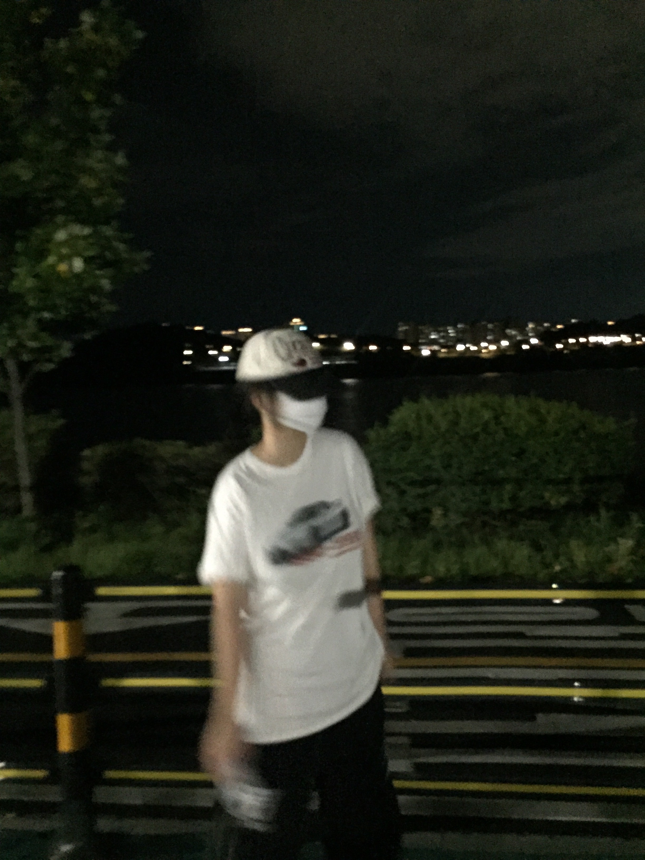 Thevinylhouse Old Car T-Shirt White 착용 스타일 - 2