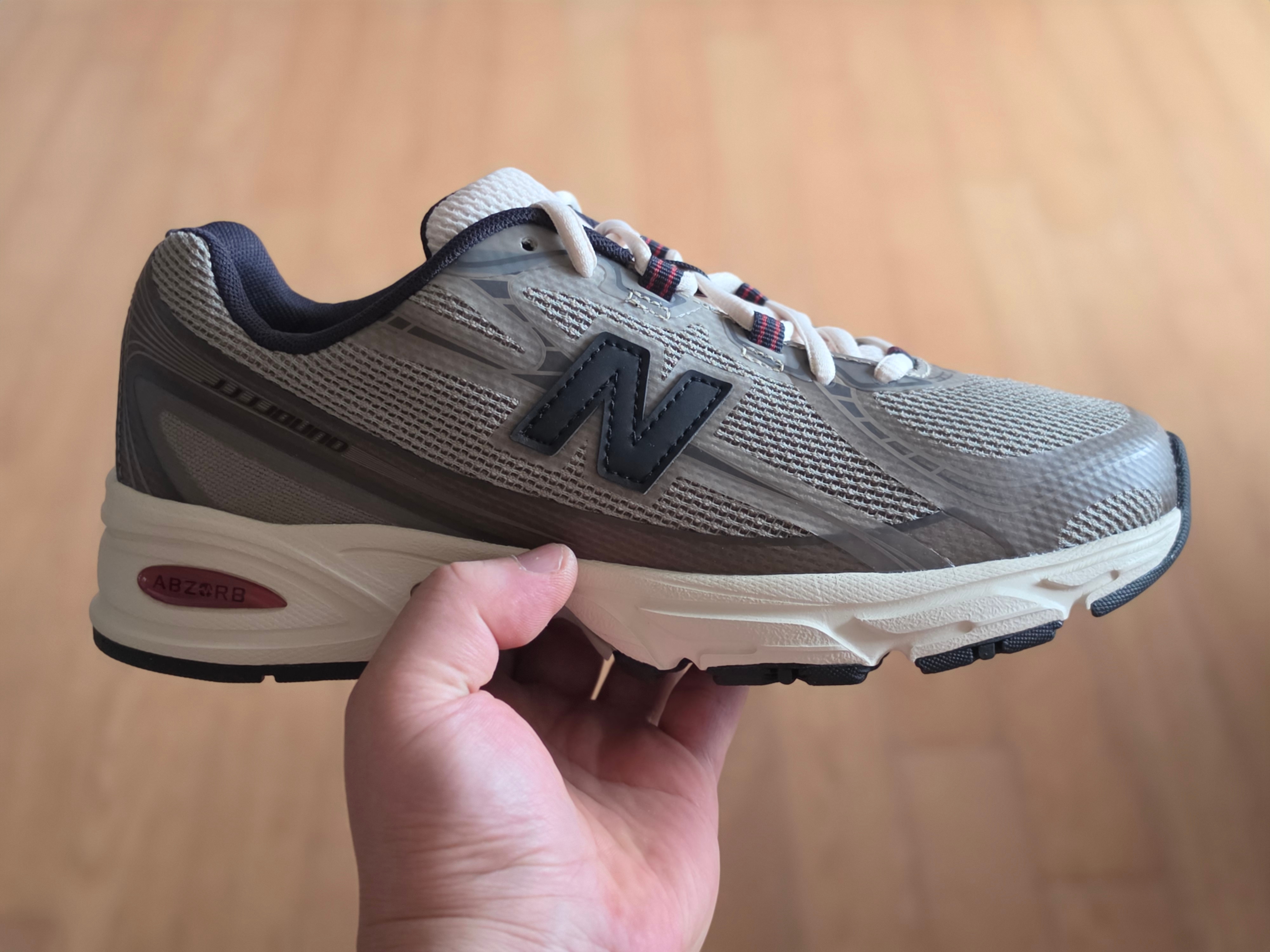 New Balance x JJJJound 740 Paper White Stoneware 착용 스타일 - 3