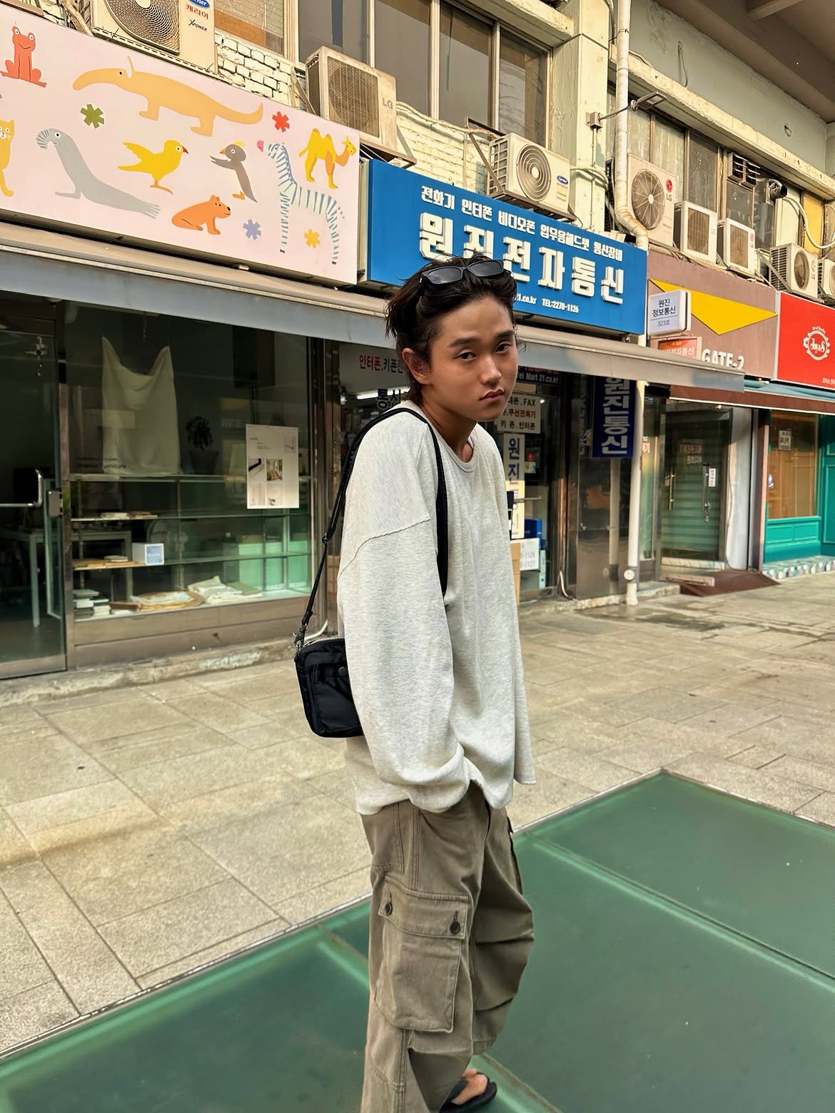 CHOWOO Vintage Military Capri Cargo Pants Washed Beige, CHOWOO Vintage Military Capri Cargo Pants Washed Khaki 착용 스타일 - 3